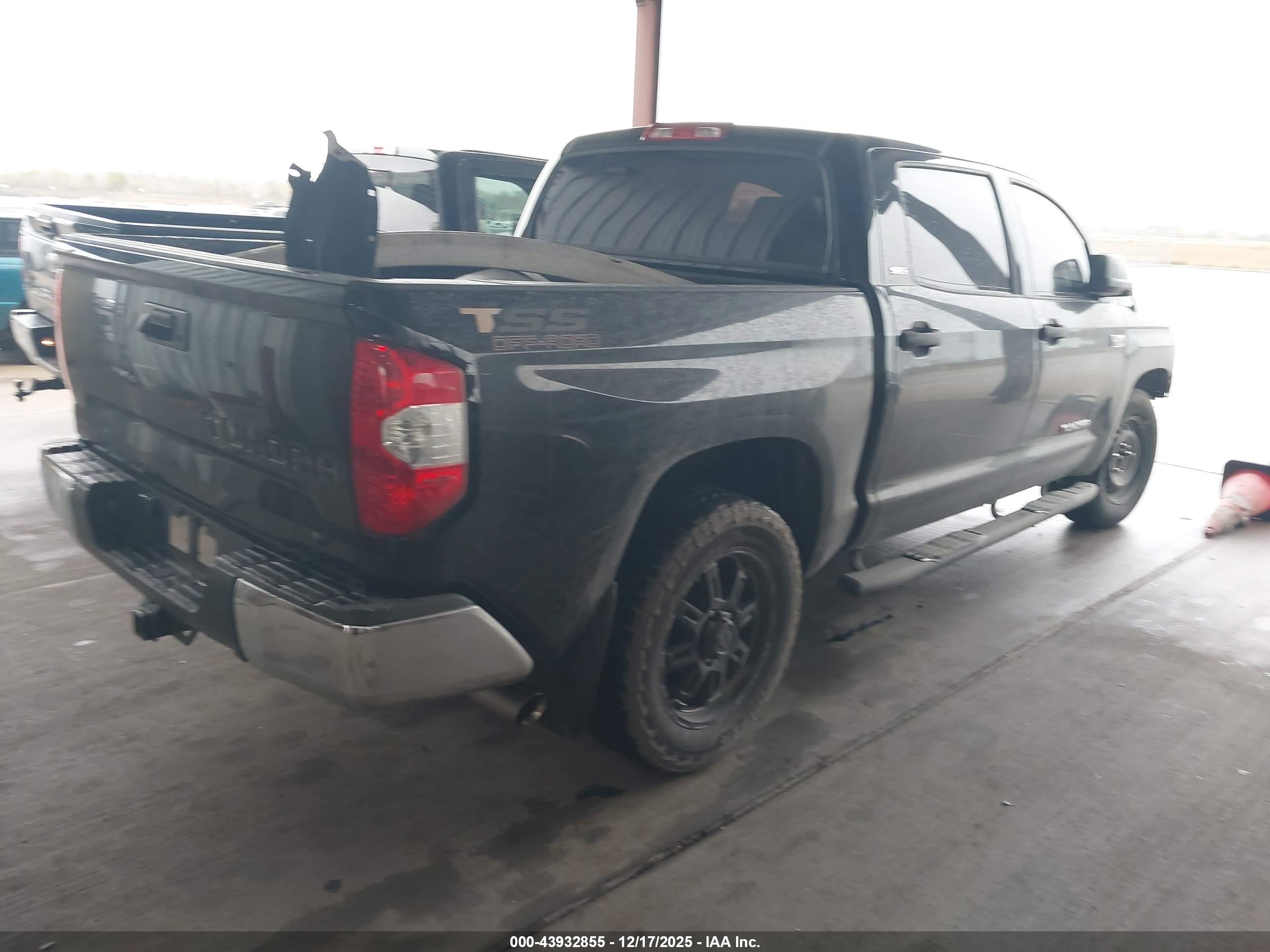 TOYOTA TUNDRA image 4