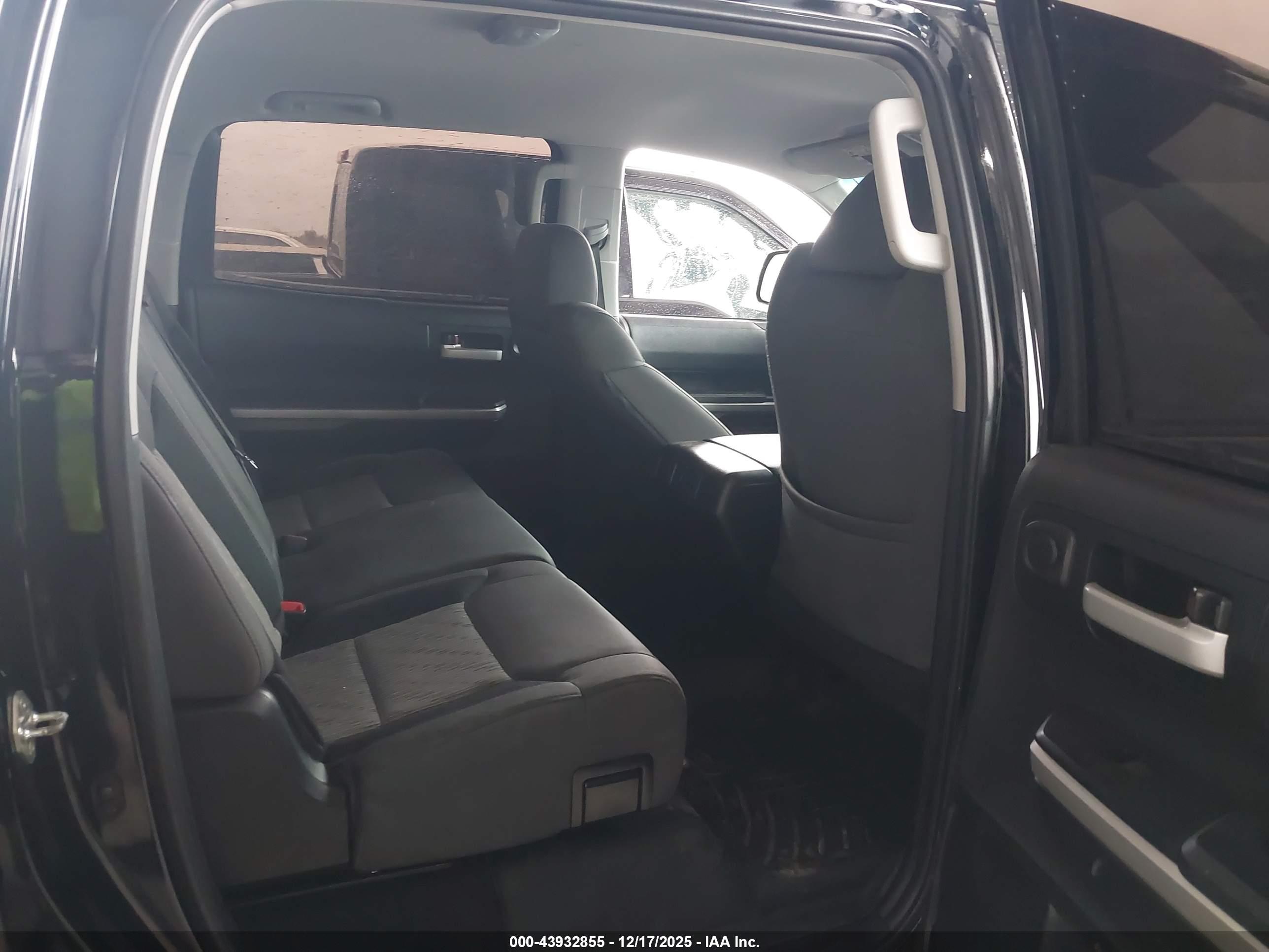 TOYOTA TUNDRA image 8
