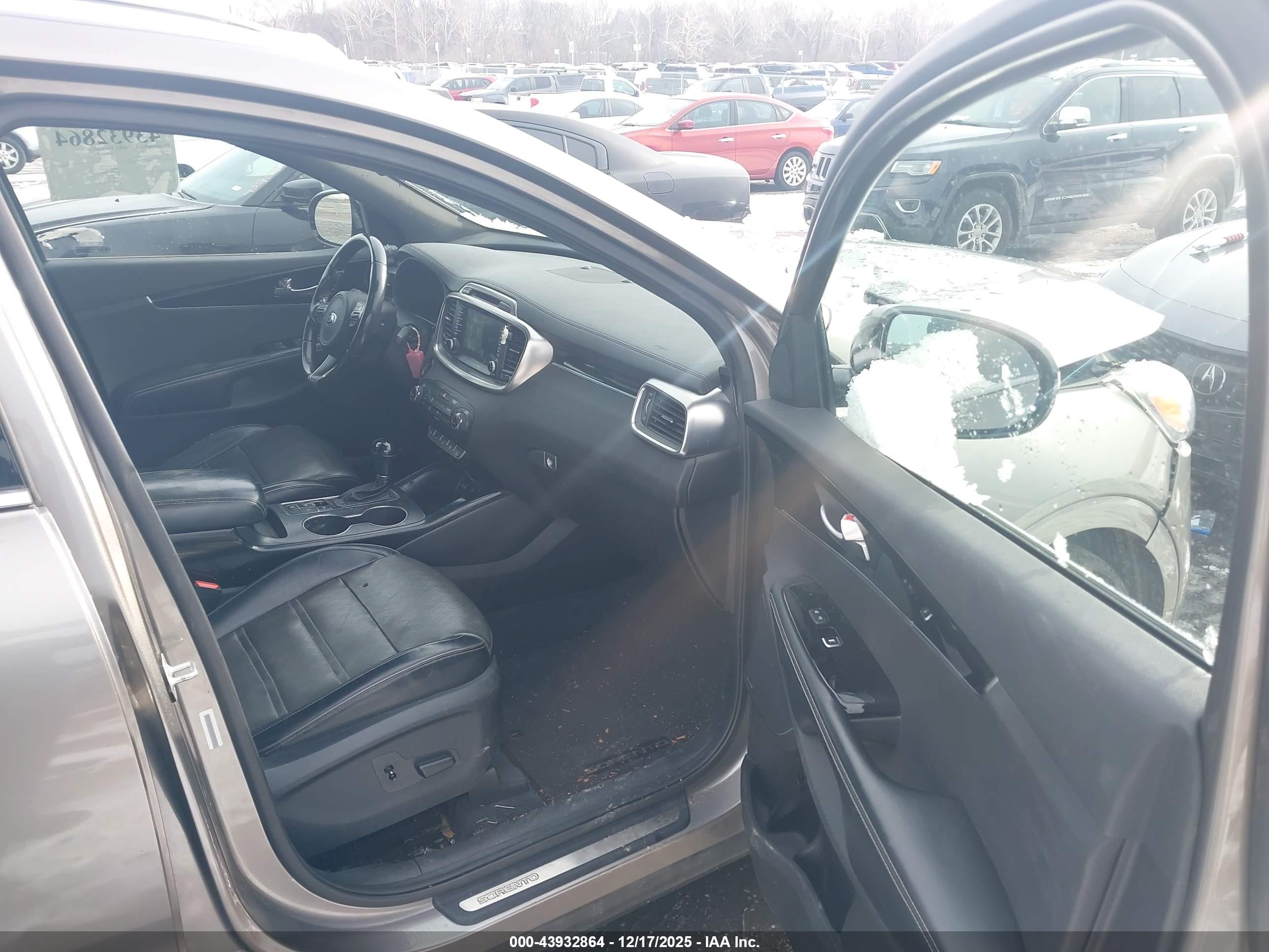 KIA SORENTO image 5