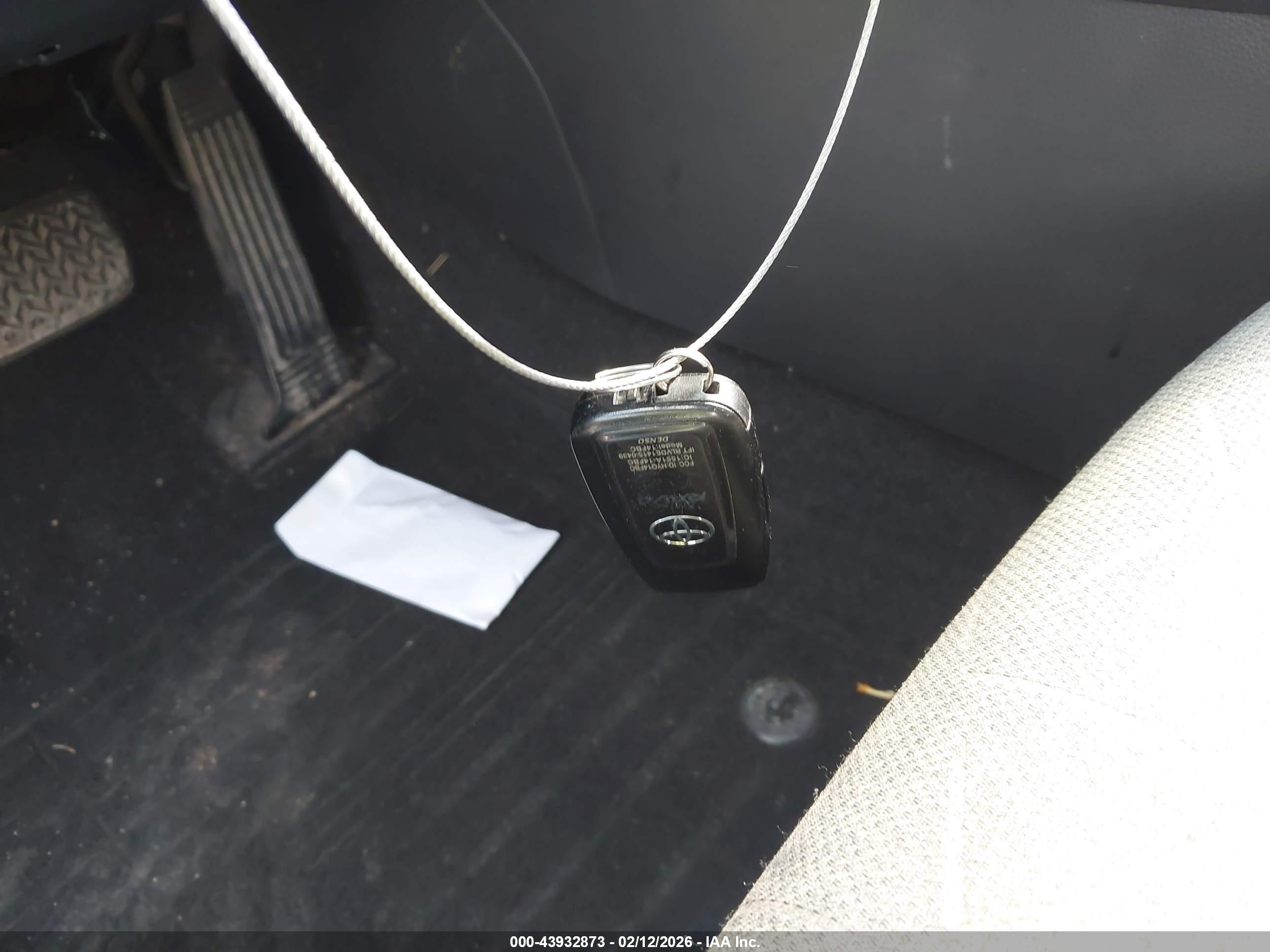 TOYOTA RAV4 image 11