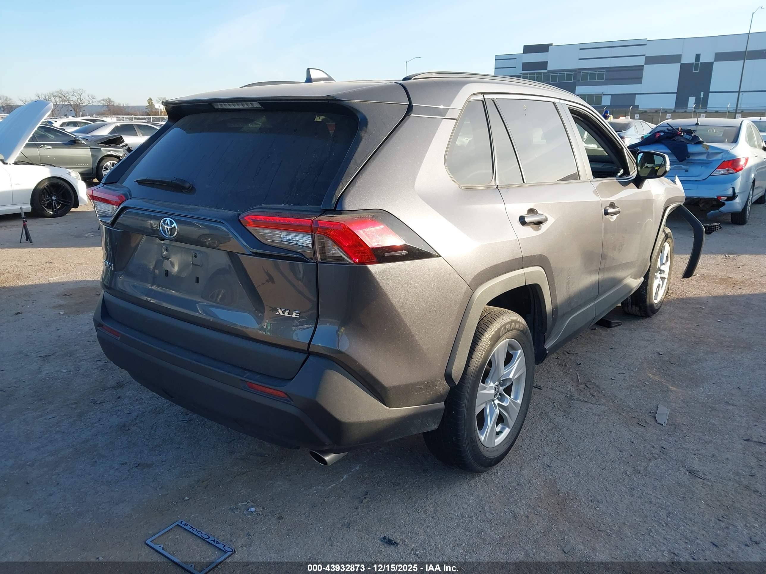 TOYOTA RAV4 image 4