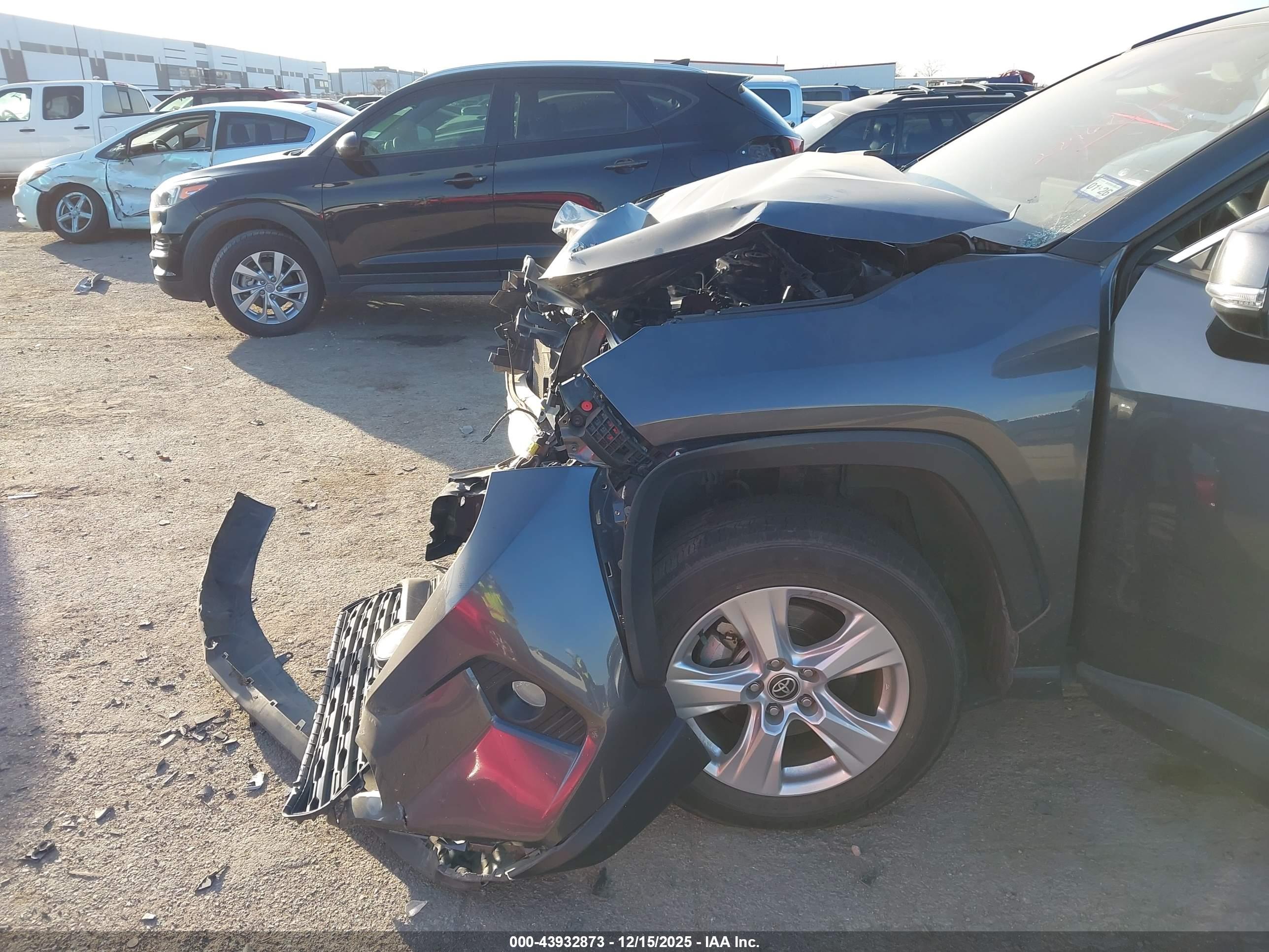 TOYOTA RAV4 image 6
