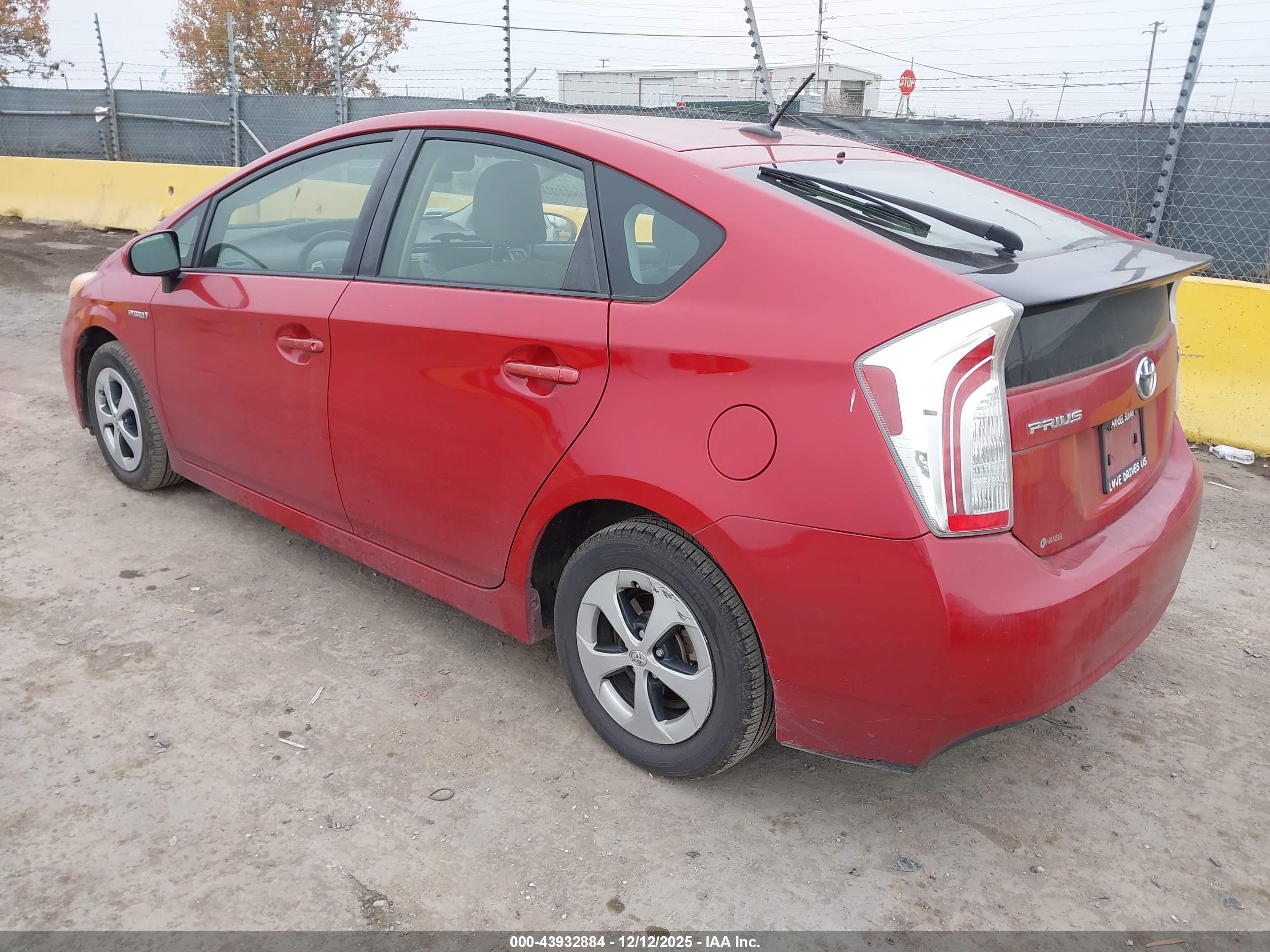 TOYOTA PRIUS image 3