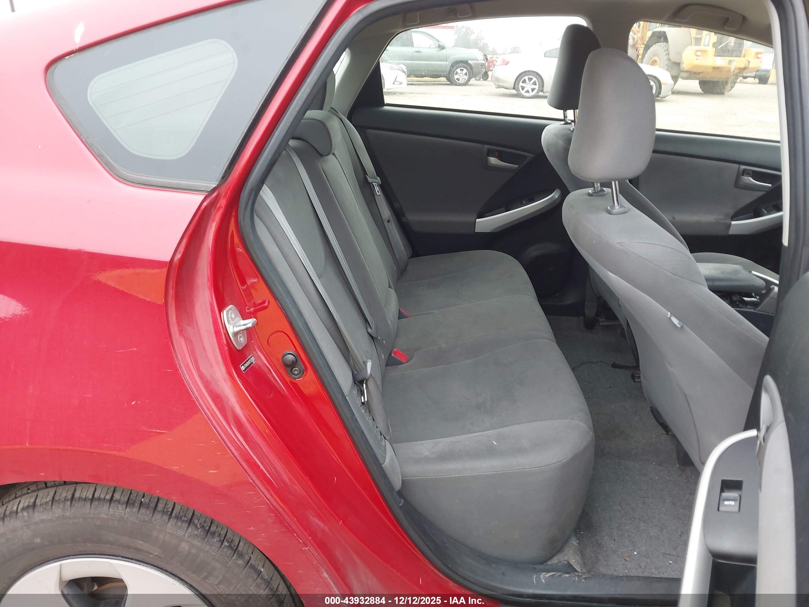 TOYOTA PRIUS image 8