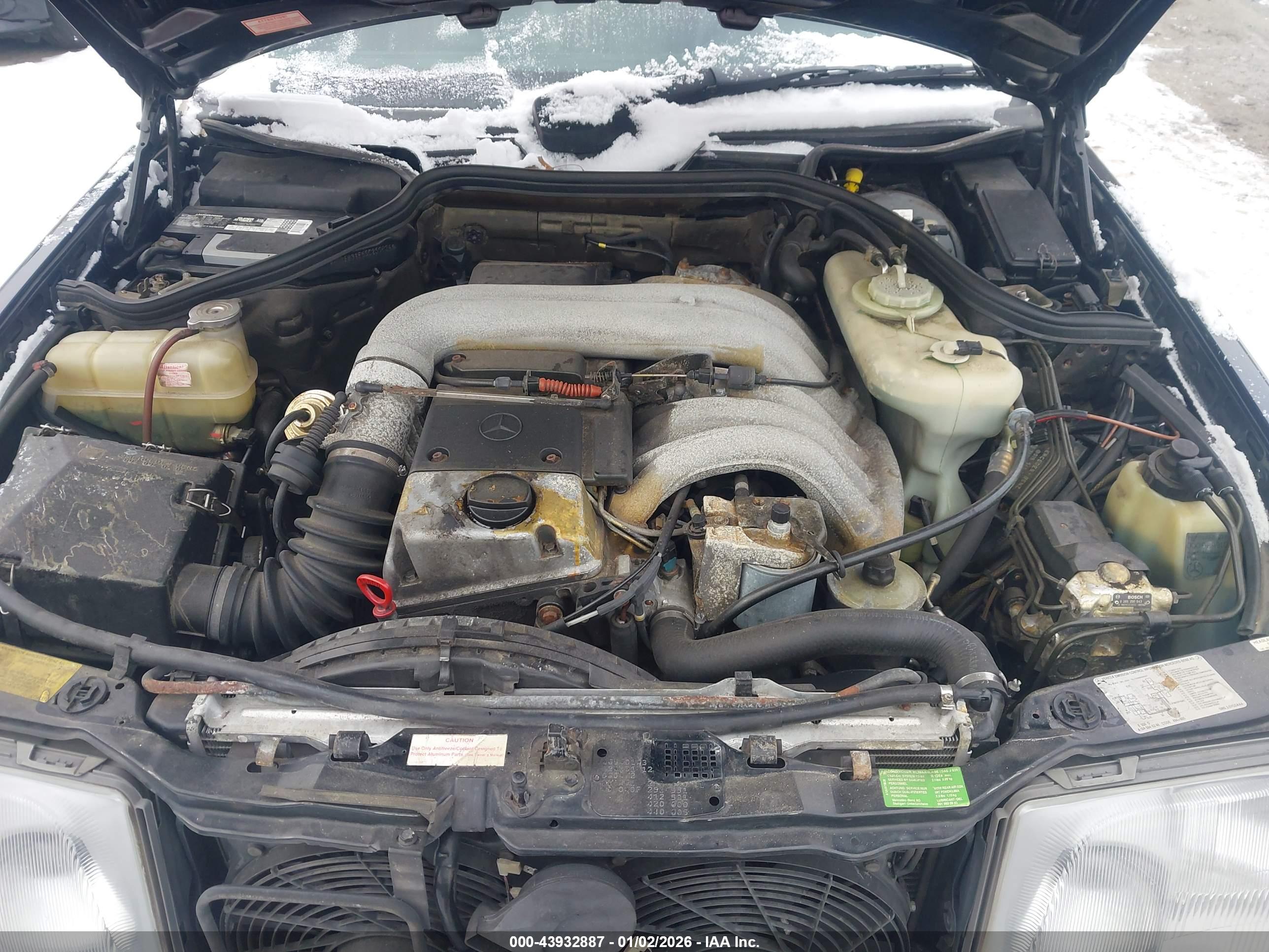 MERCEDES-BENZ E image 10