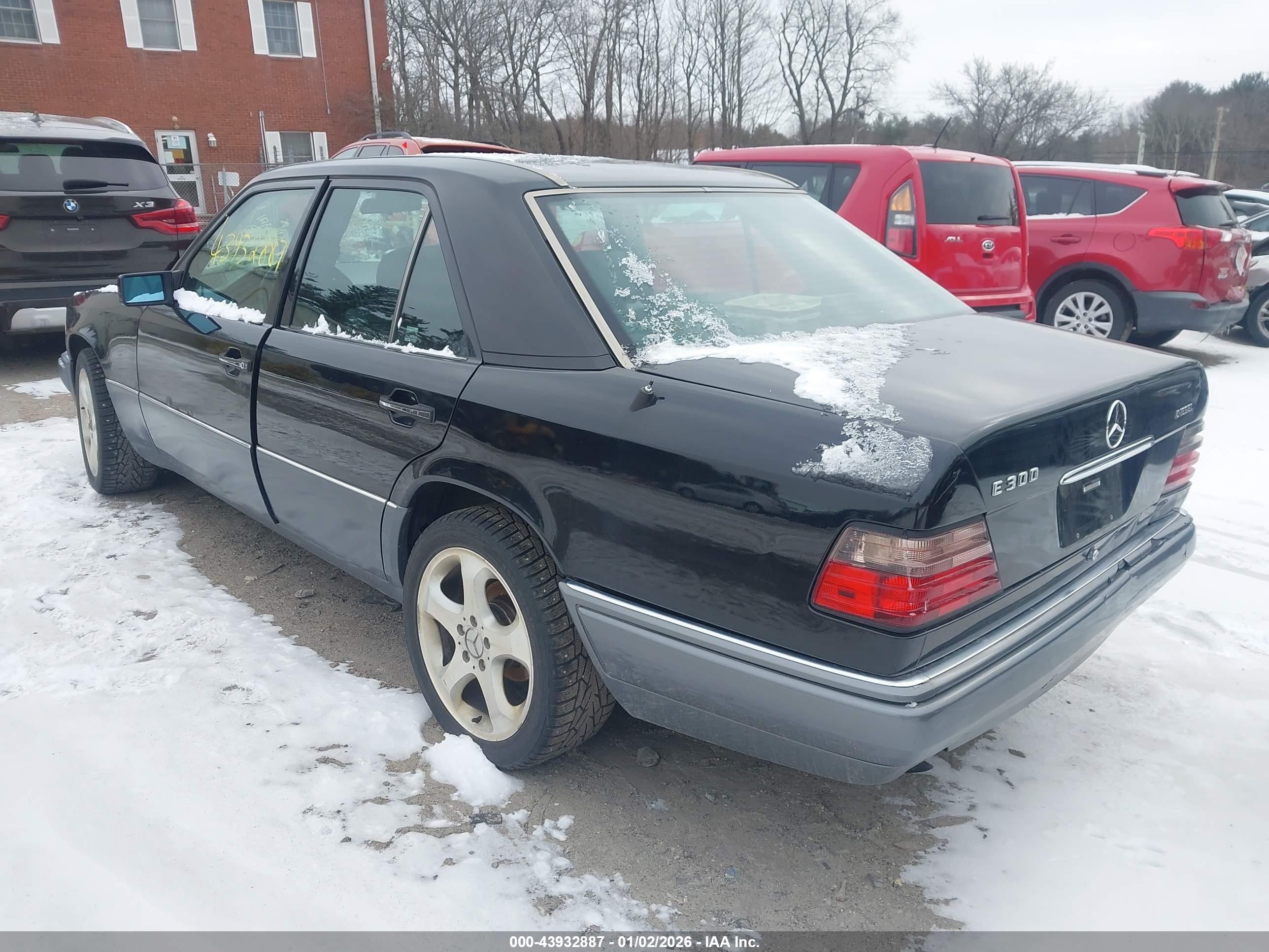 MERCEDES-BENZ E image 3