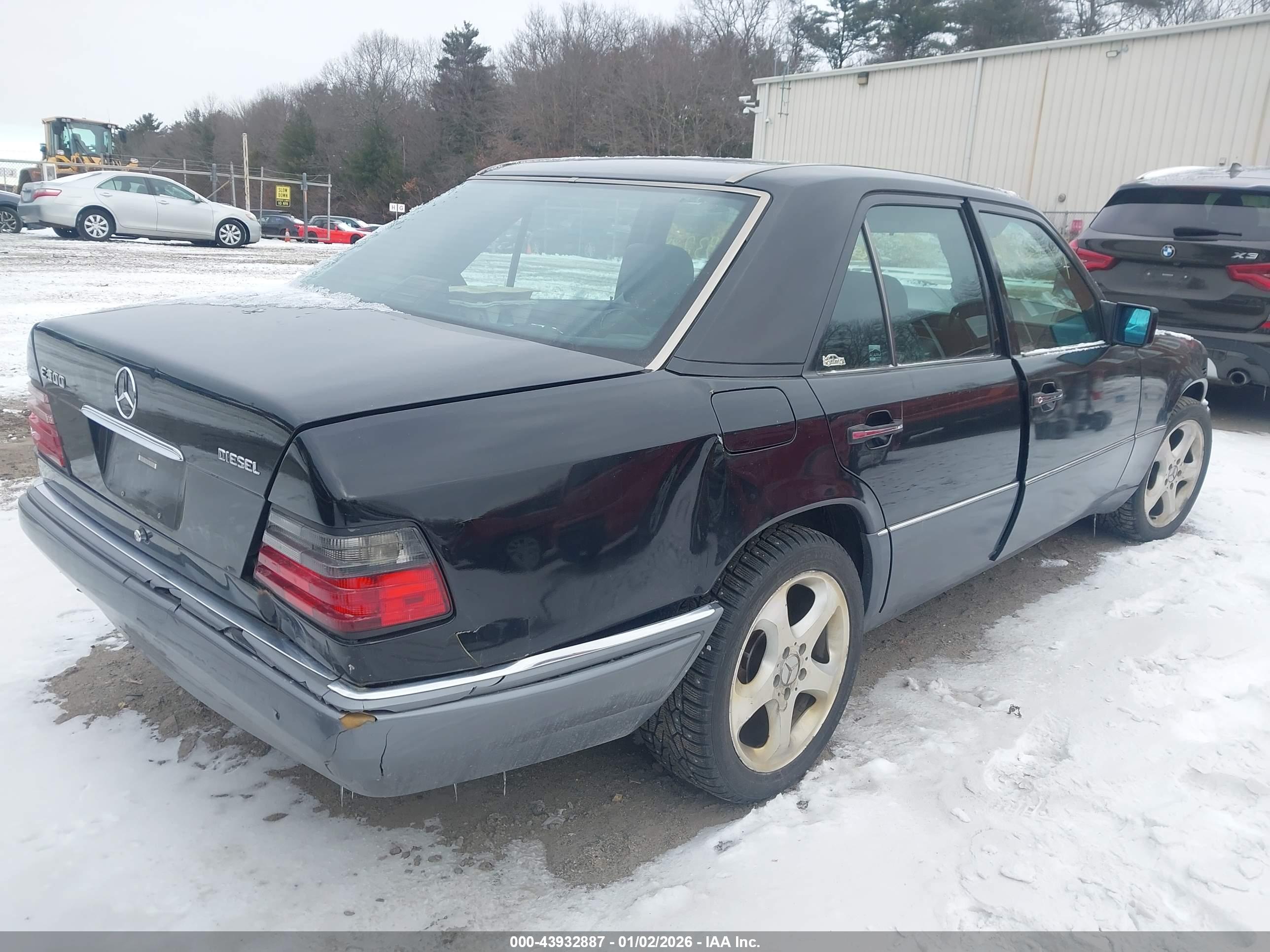 MERCEDES-BENZ E image 4