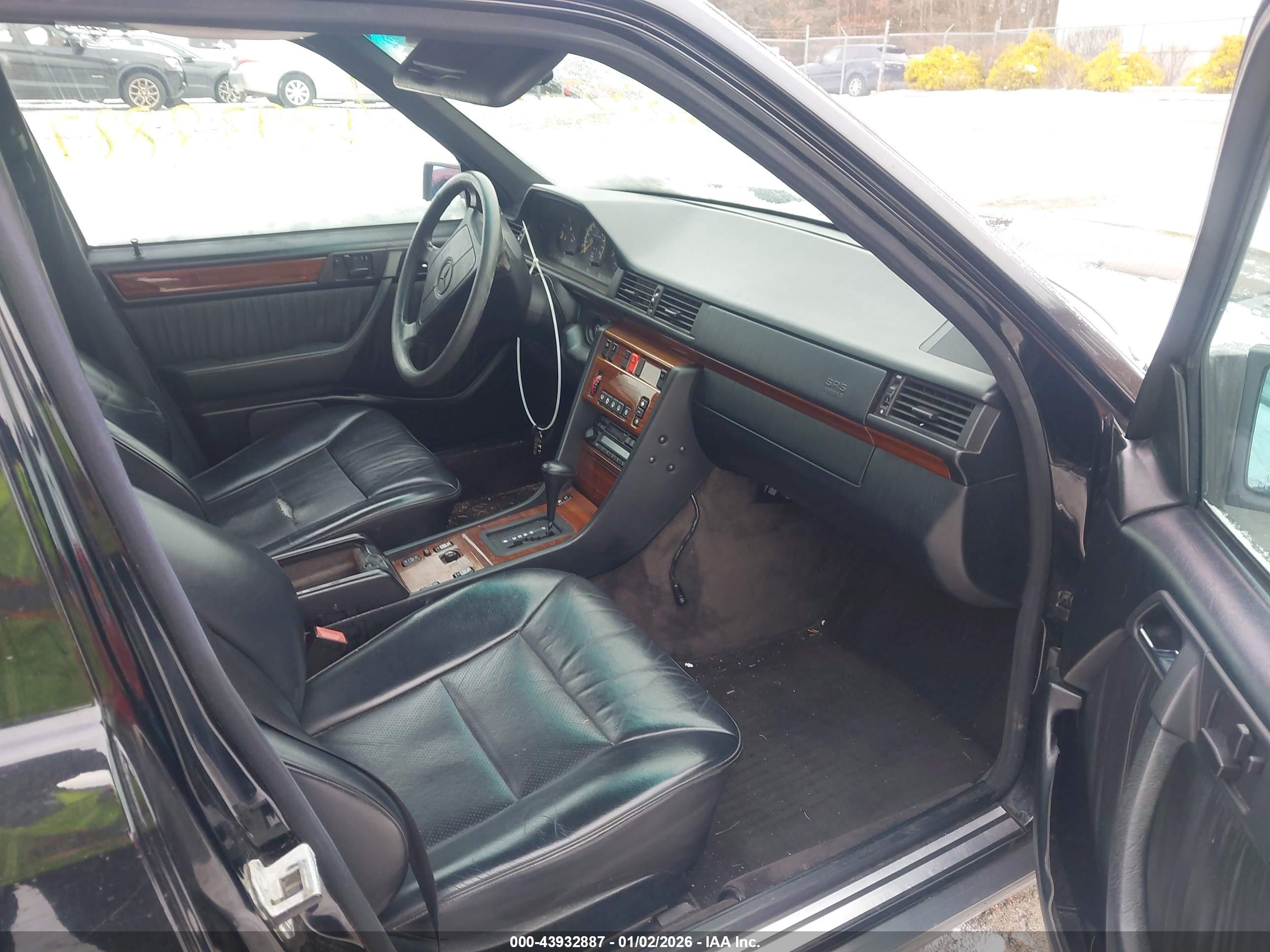 MERCEDES-BENZ E image 5