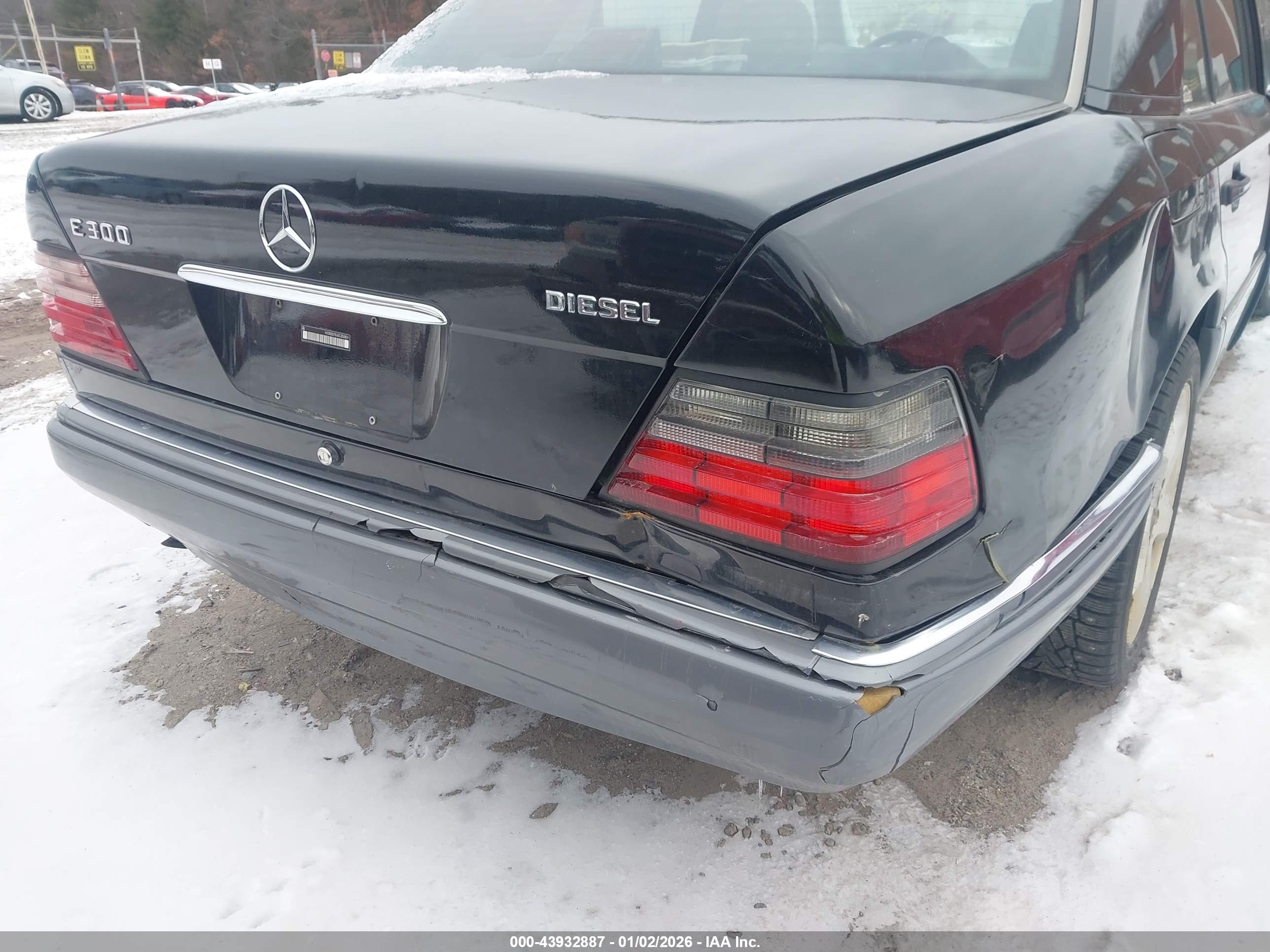 MERCEDES-BENZ E image 6