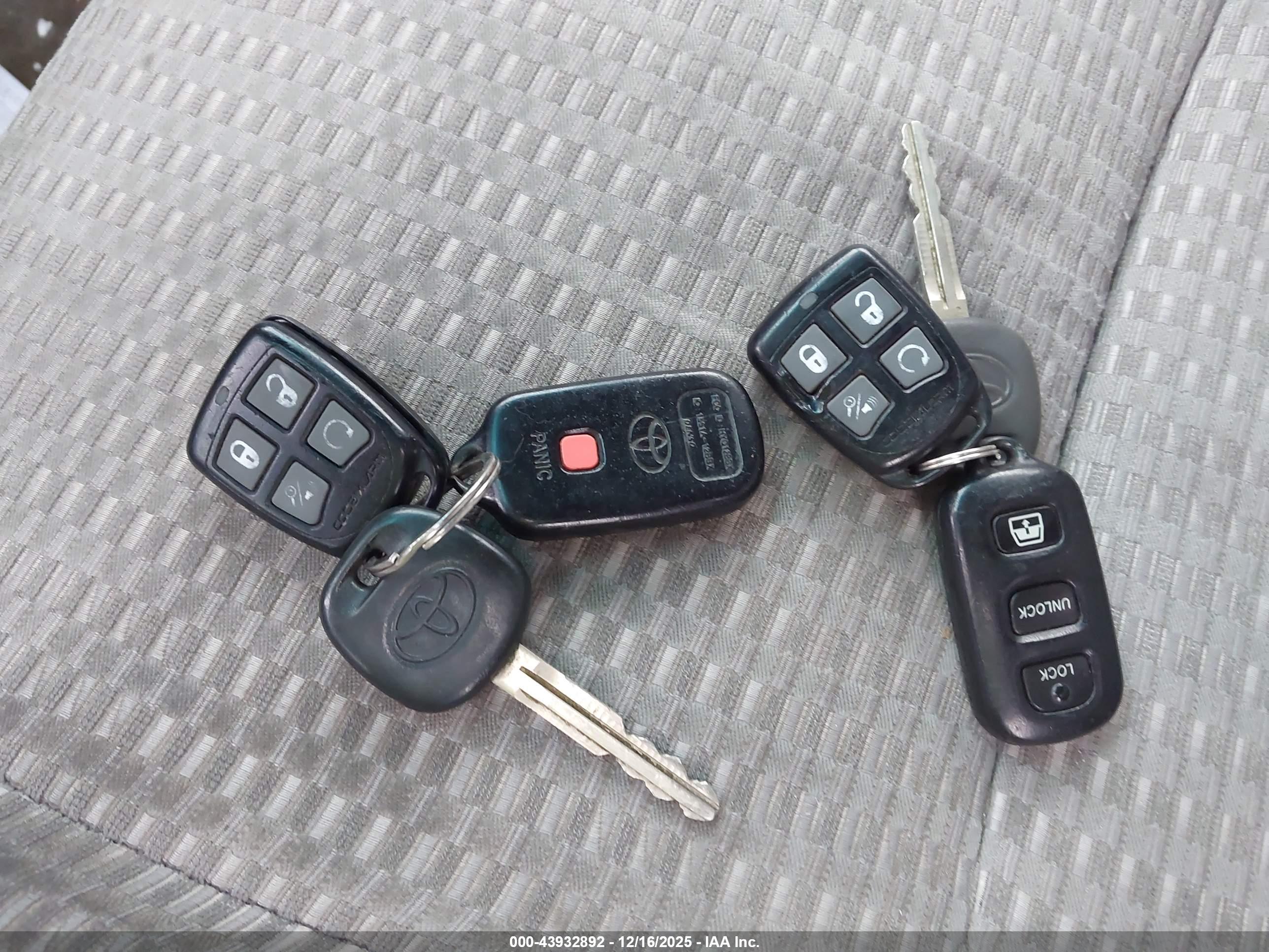 TOYOTA 4RUNNER image 11