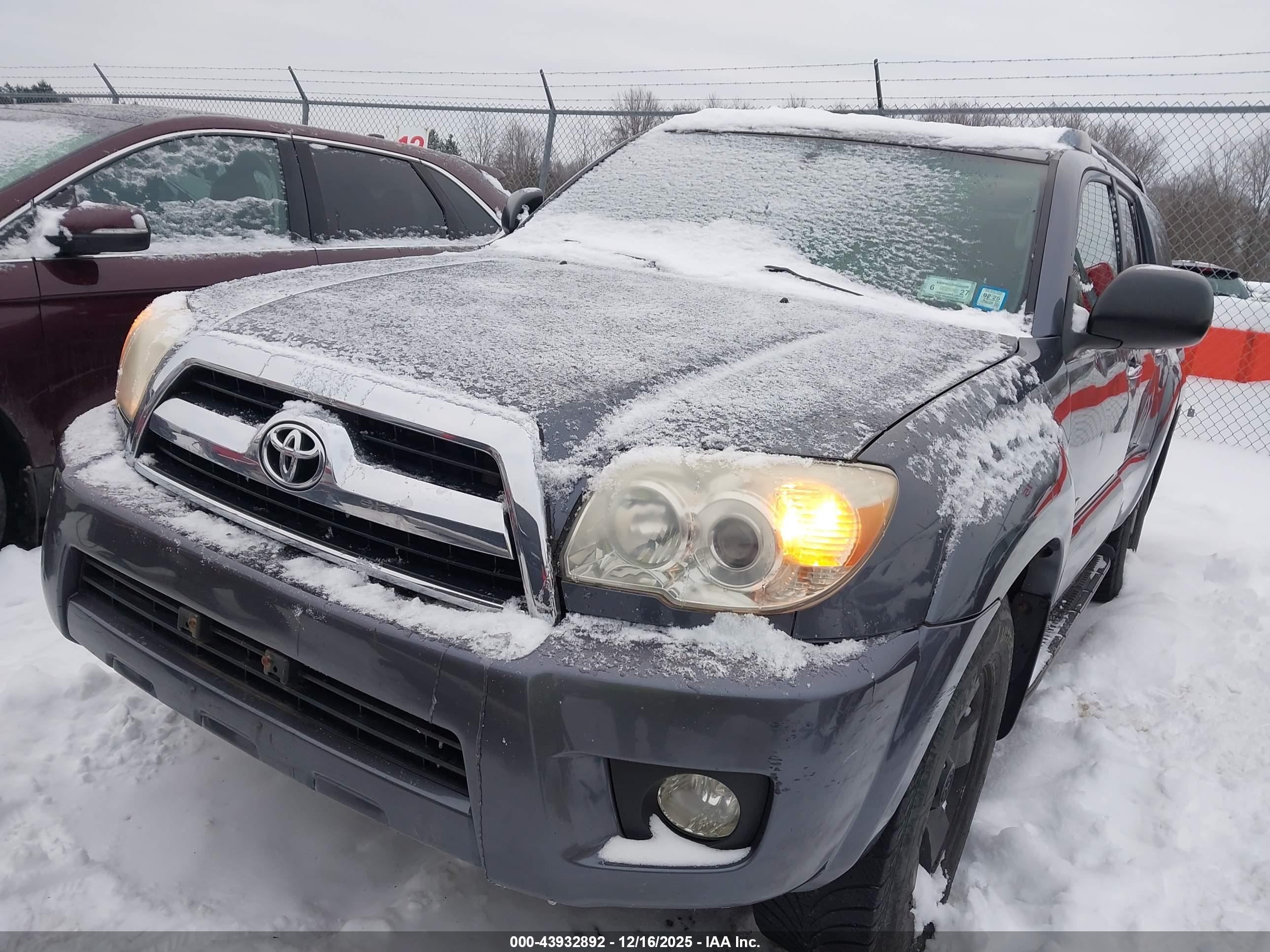 TOYOTA 4RUNNER image 2