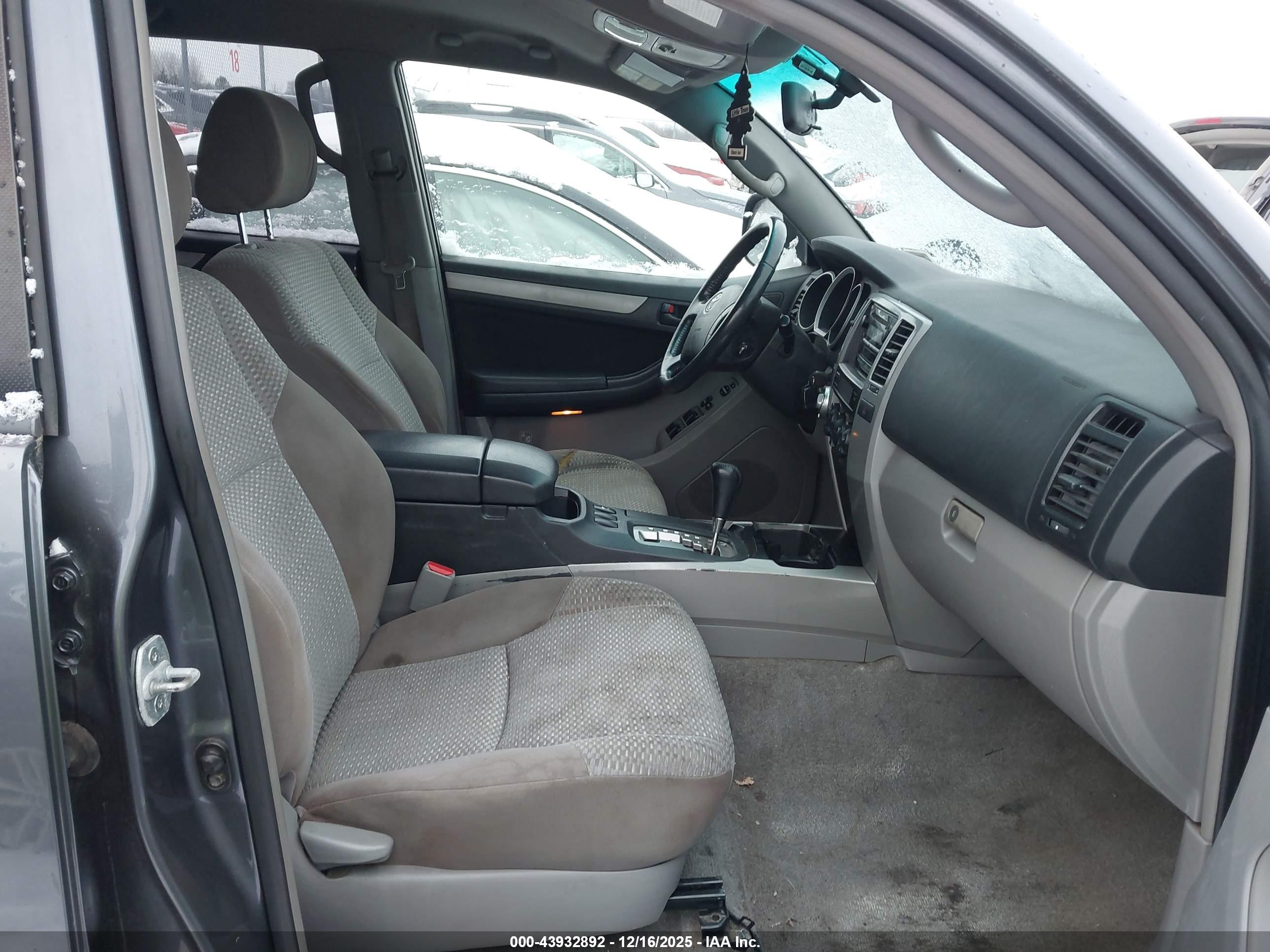 TOYOTA 4RUNNER image 5