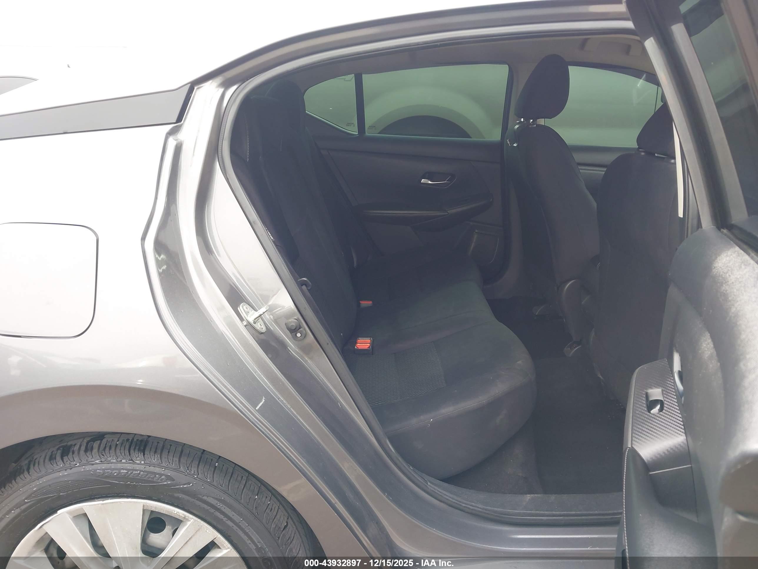 NISSAN SENTRA image 8