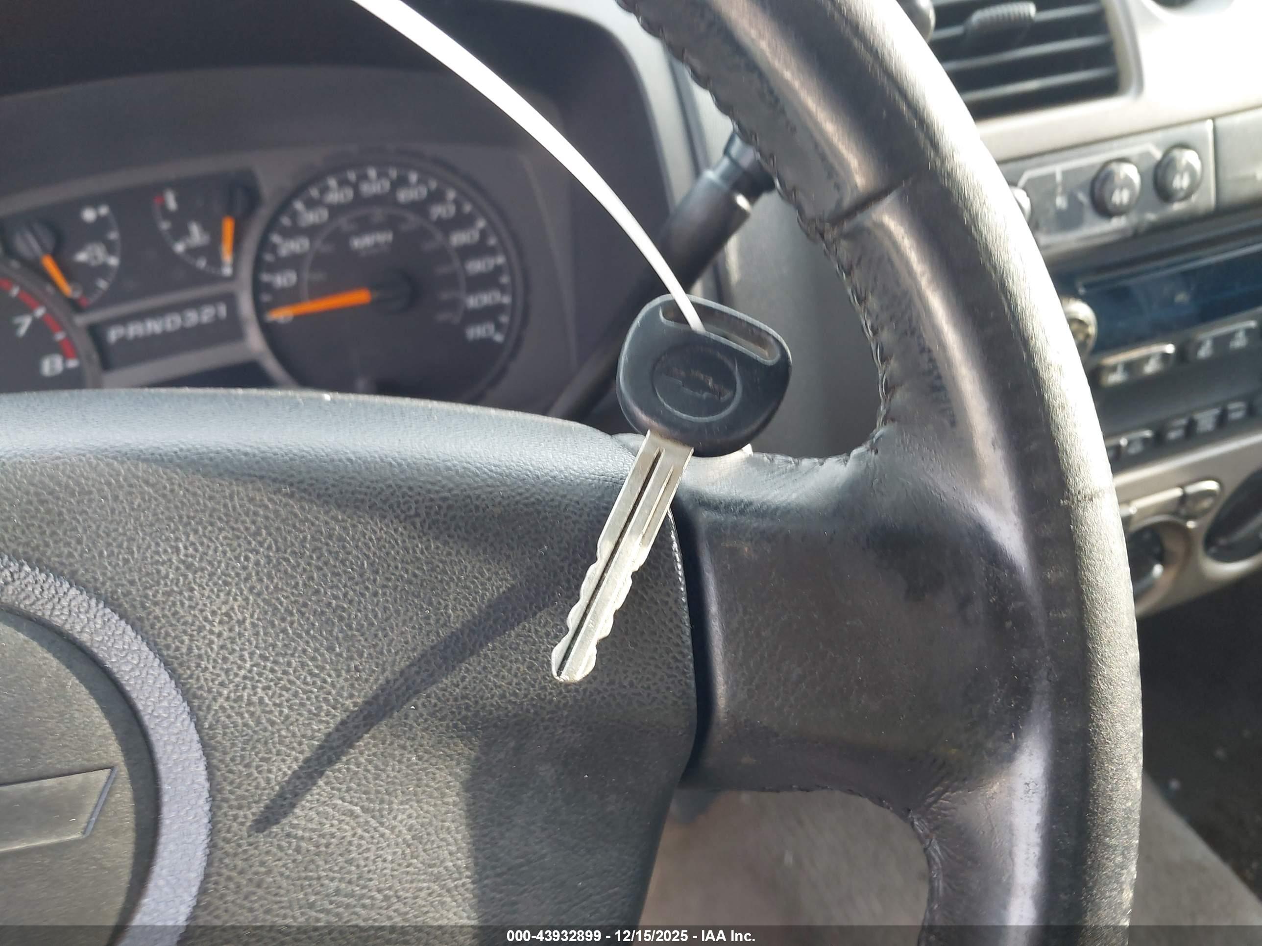 CHEVROLET COLORADO image 11