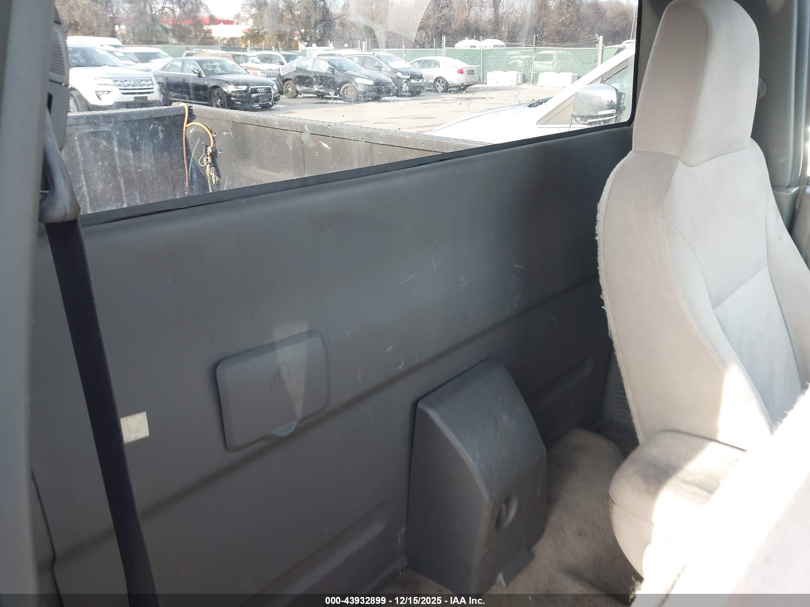 CHEVROLET COLORADO image 8