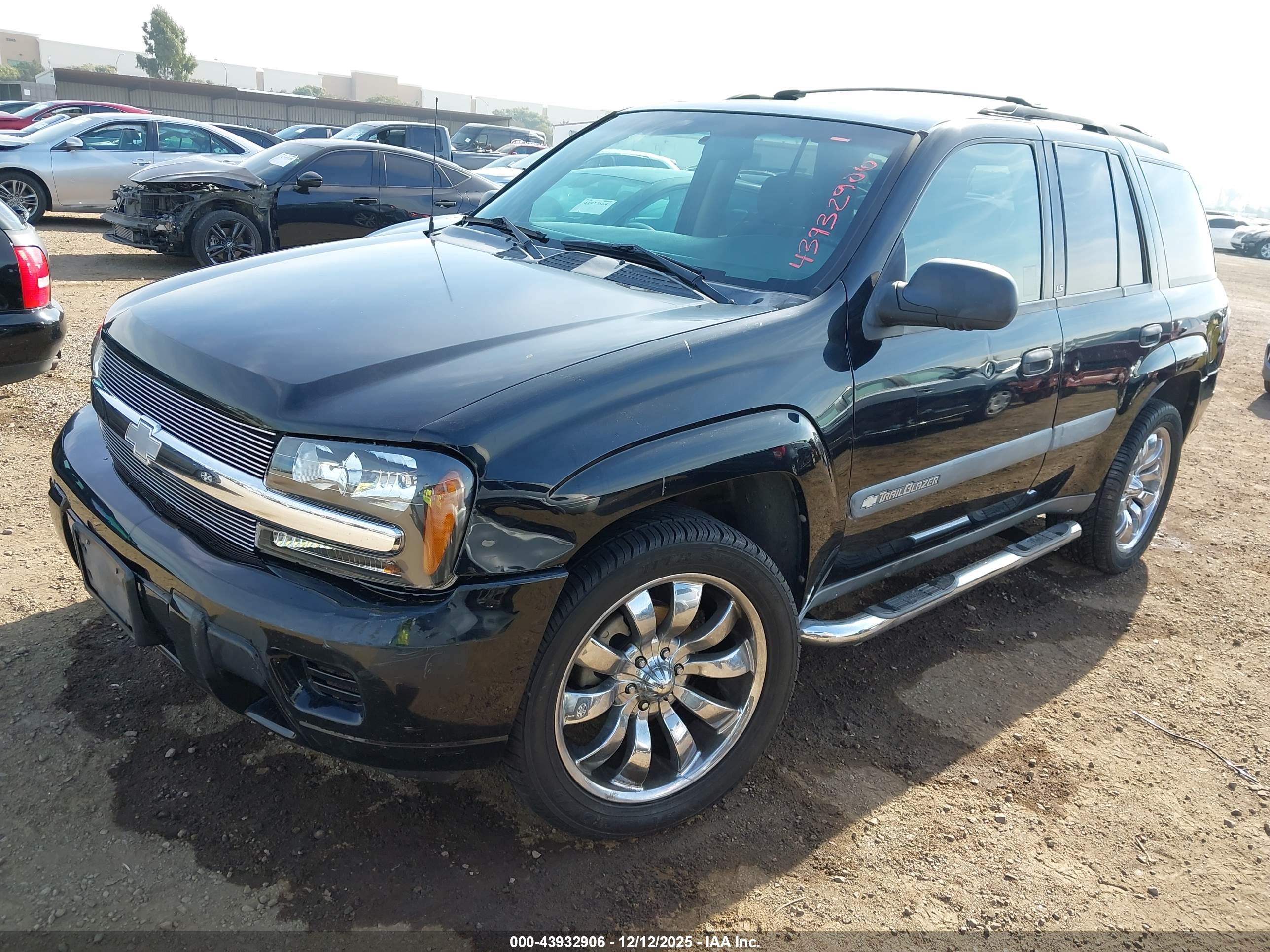 CHEVROLET TRAILBLAZER image 2