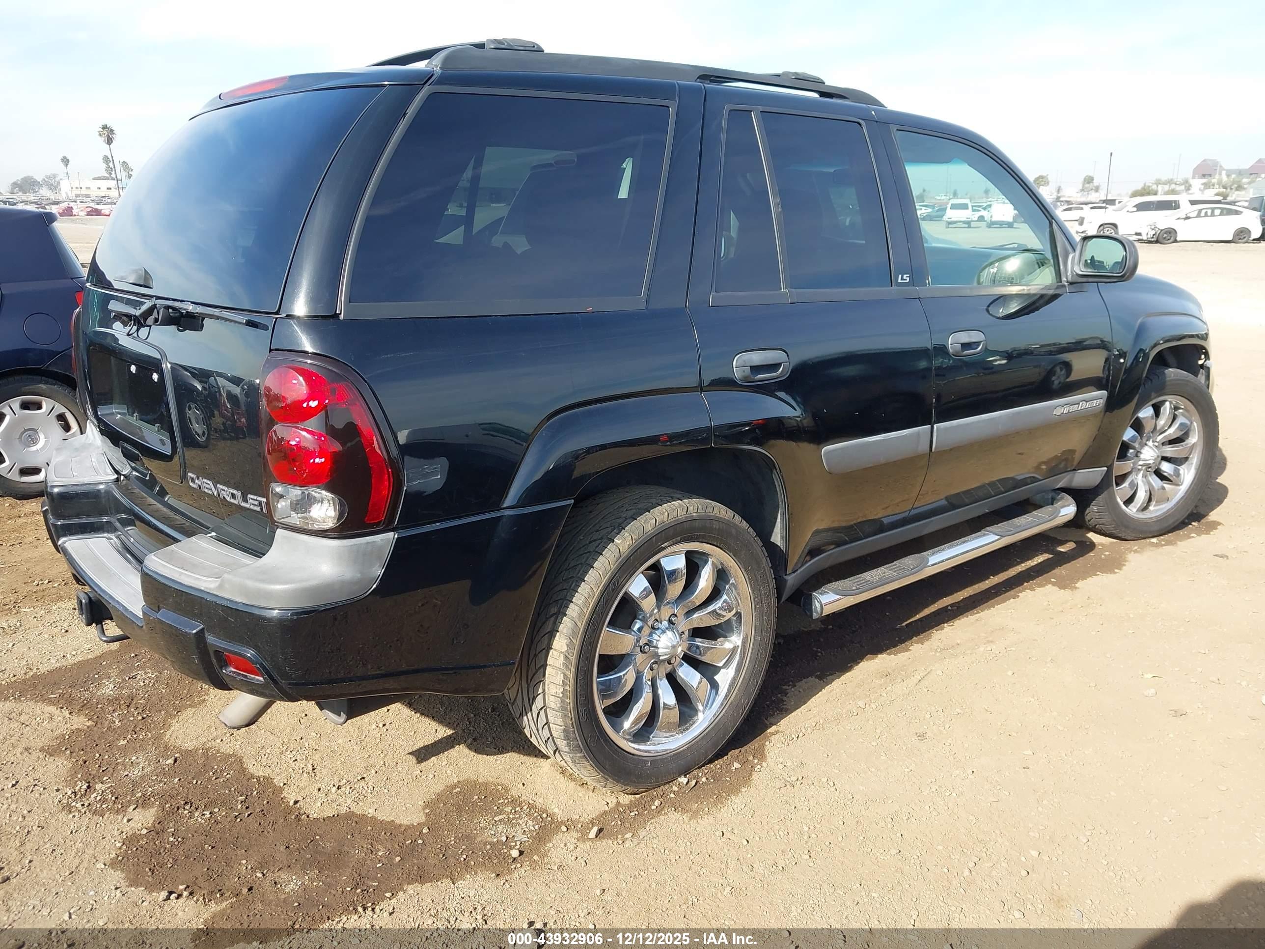 CHEVROLET TRAILBLAZER image 4