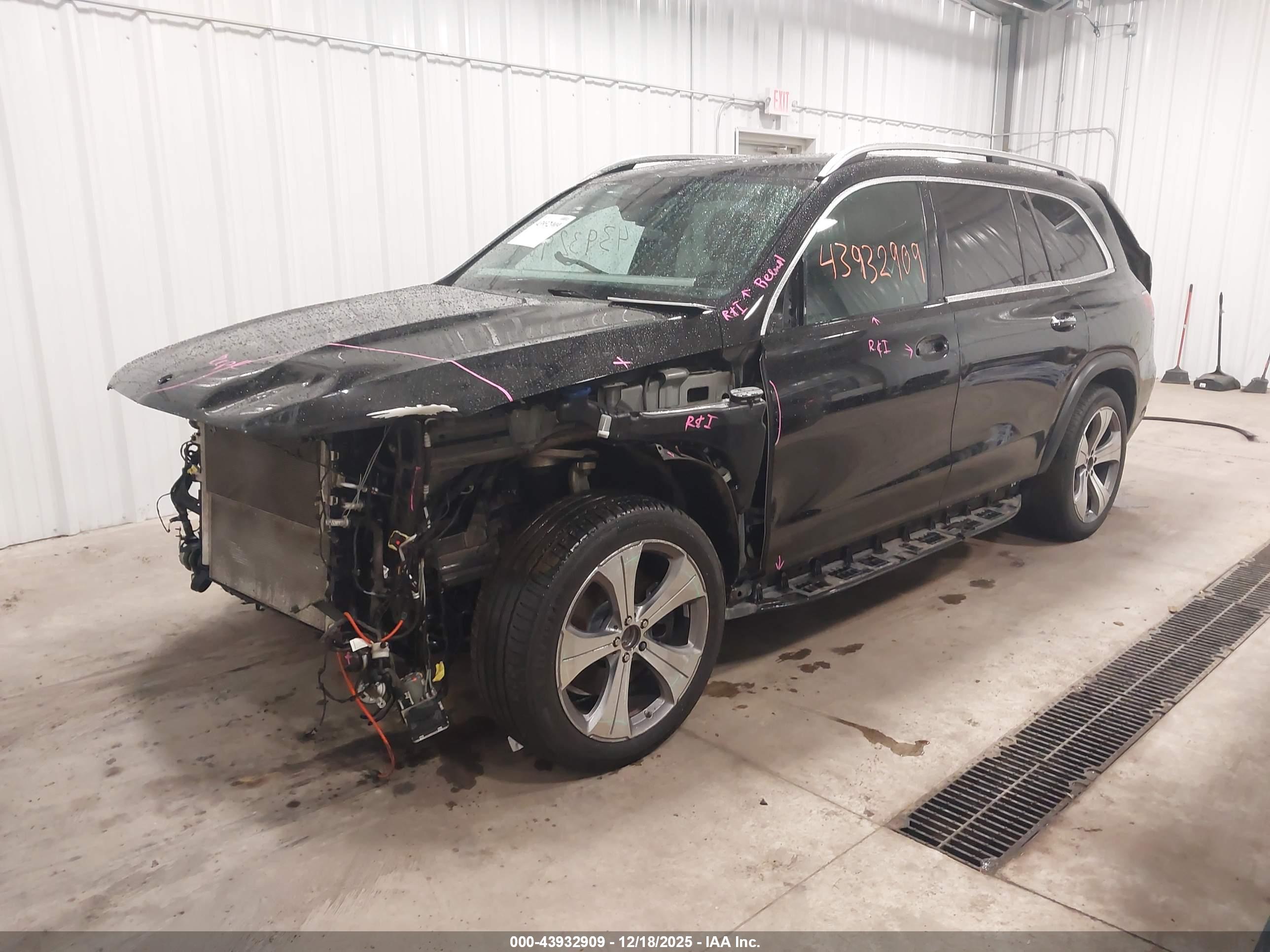 MERCEDES-BENZ GLS image 2