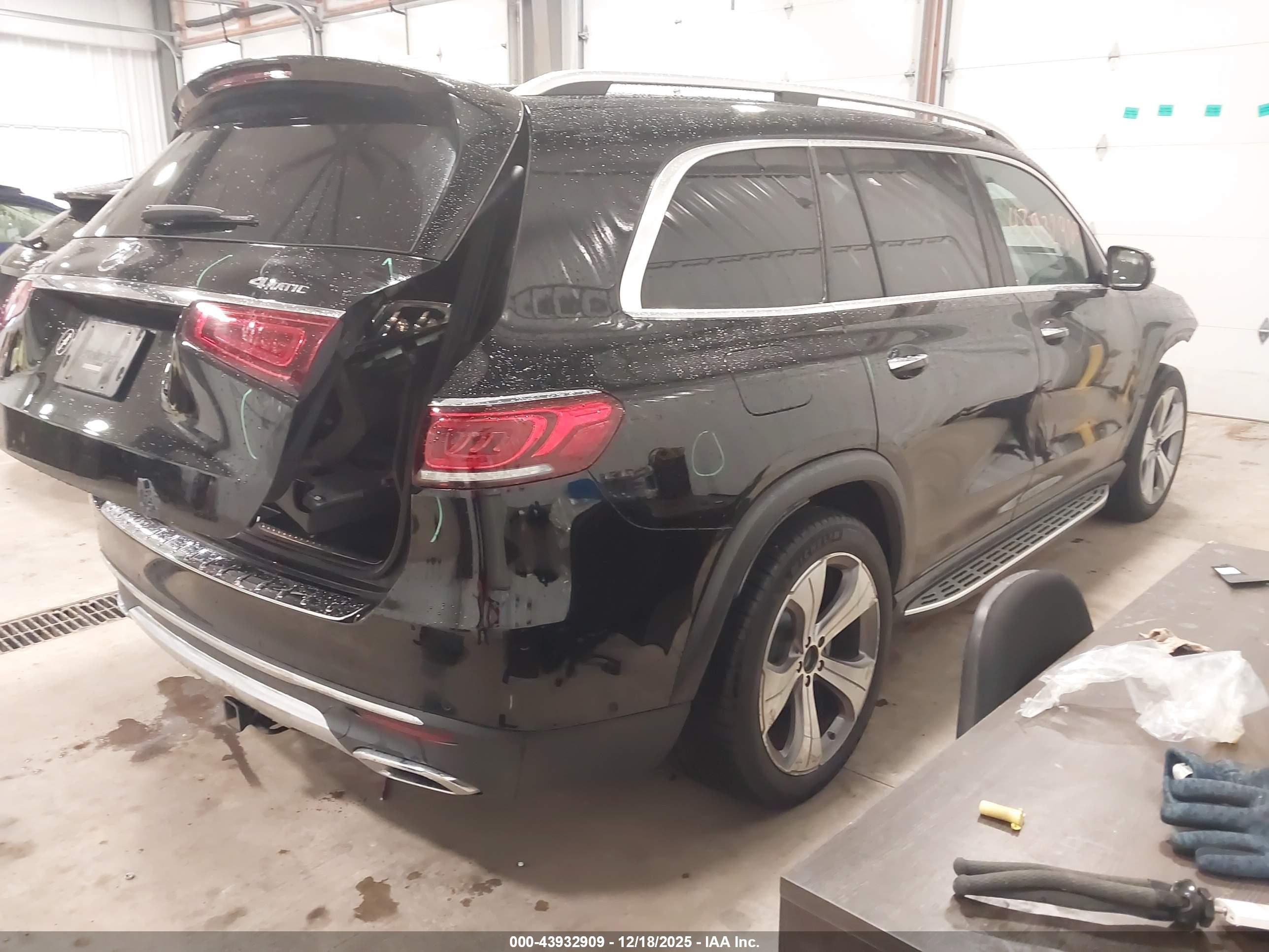 MERCEDES-BENZ GLS image 4
