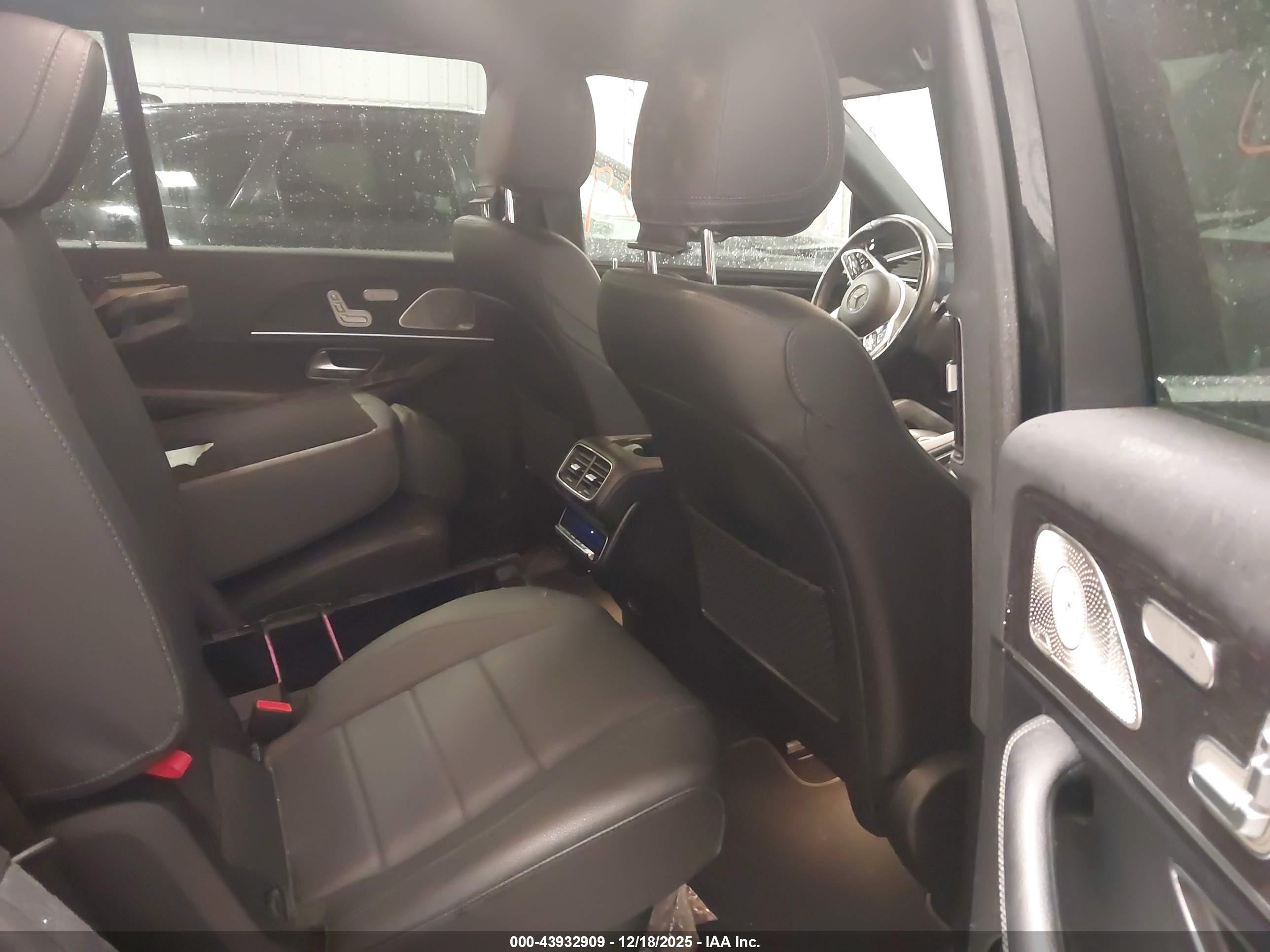 MERCEDES-BENZ GLS image 8
