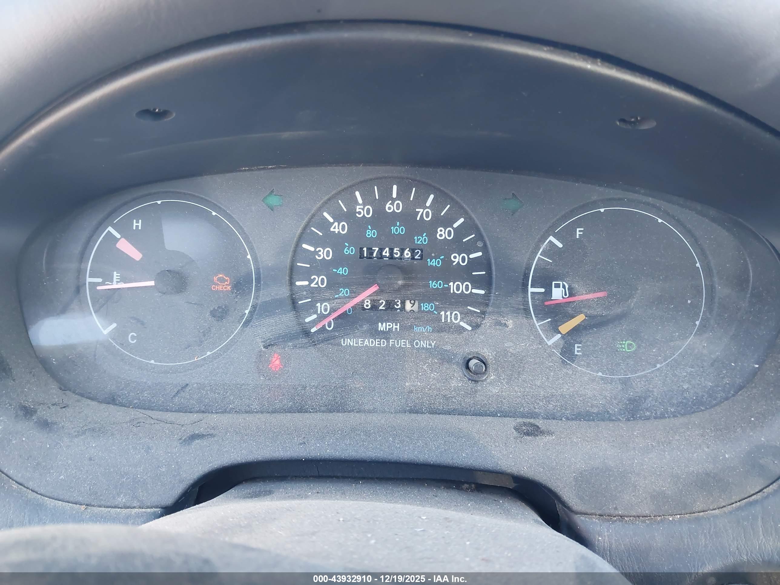 GEO PRIZM image 7