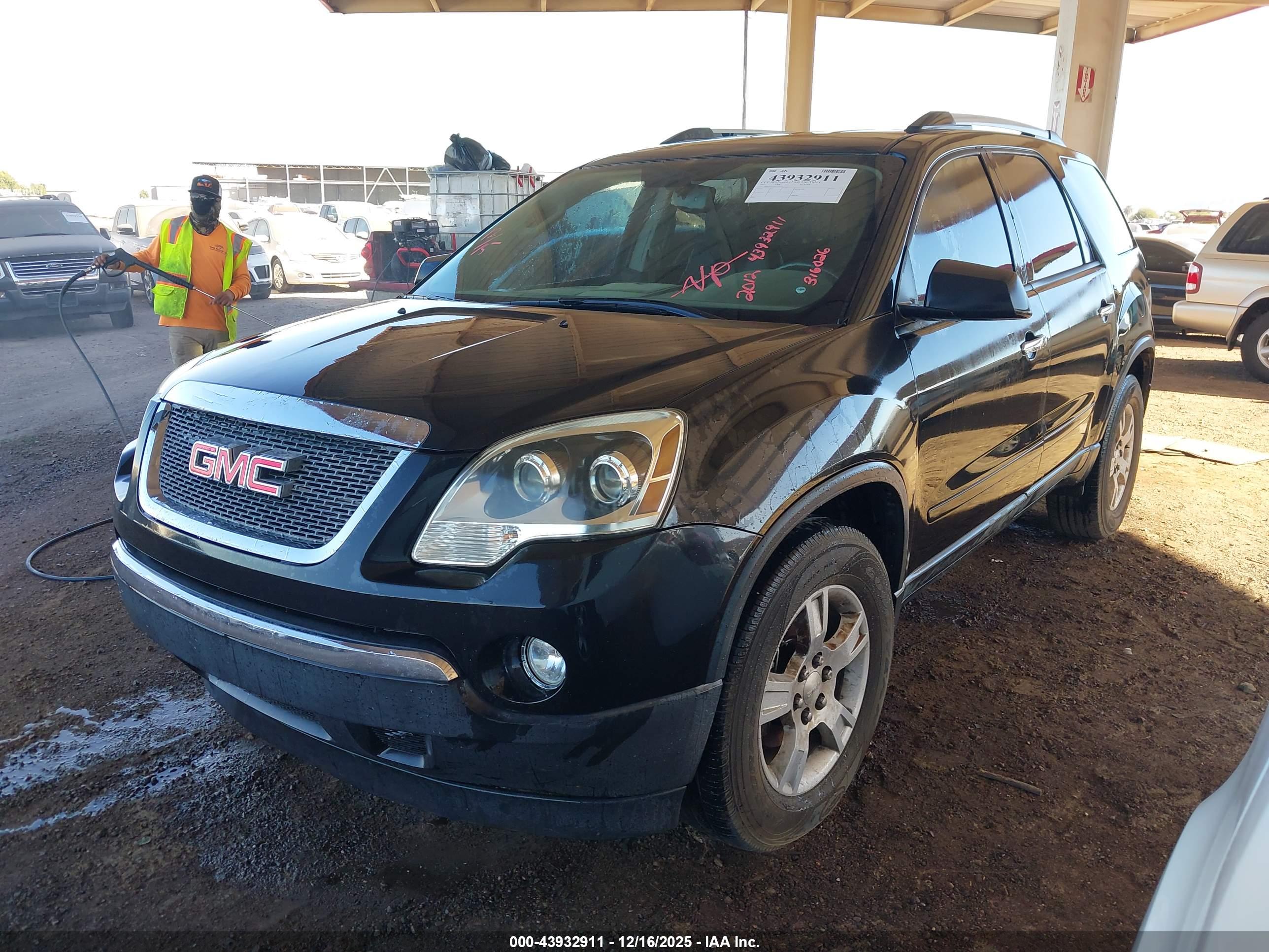 GMC ACADIA image 2