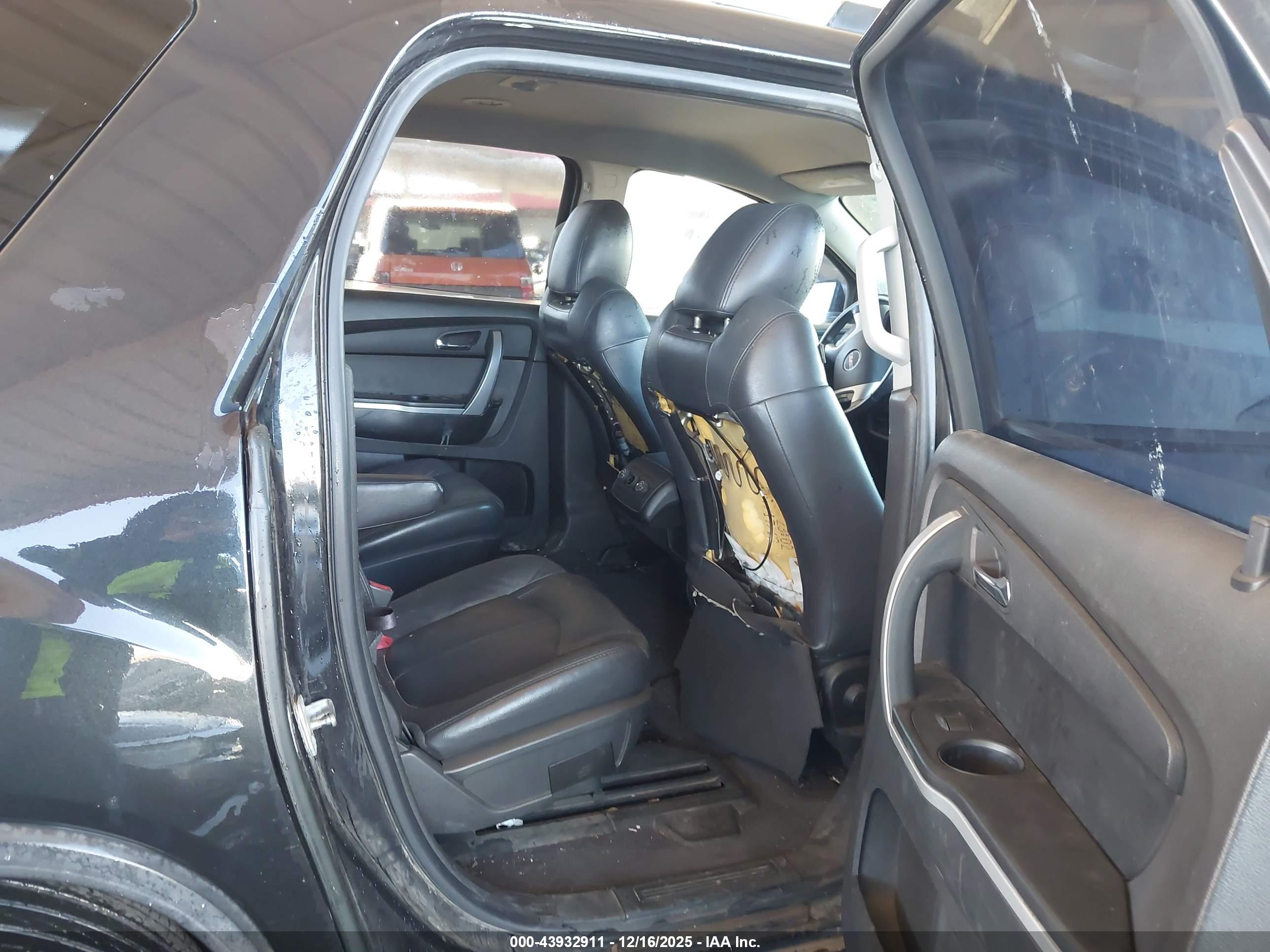 GMC ACADIA image 8