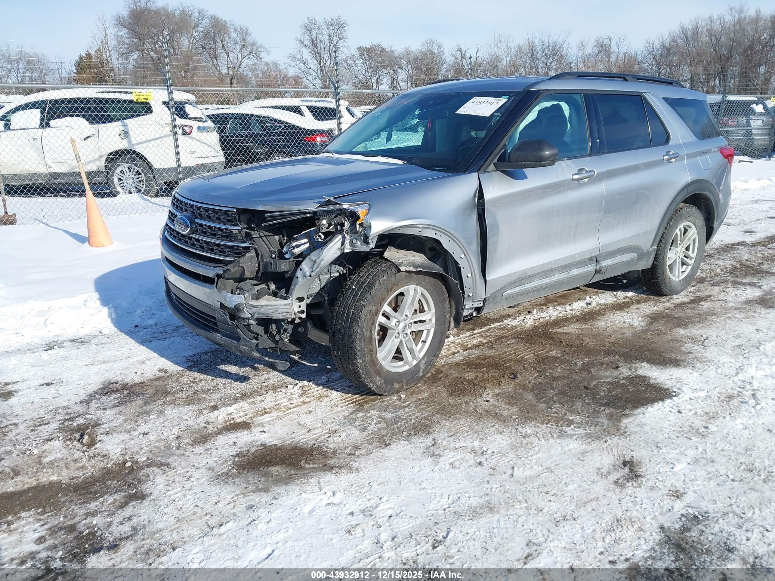 FORD EXPLORER image 2