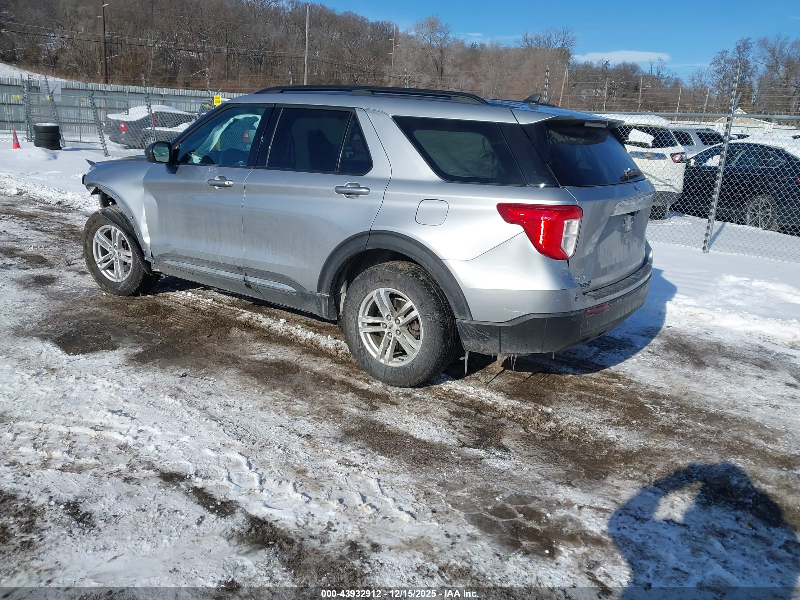 FORD EXPLORER image 3
