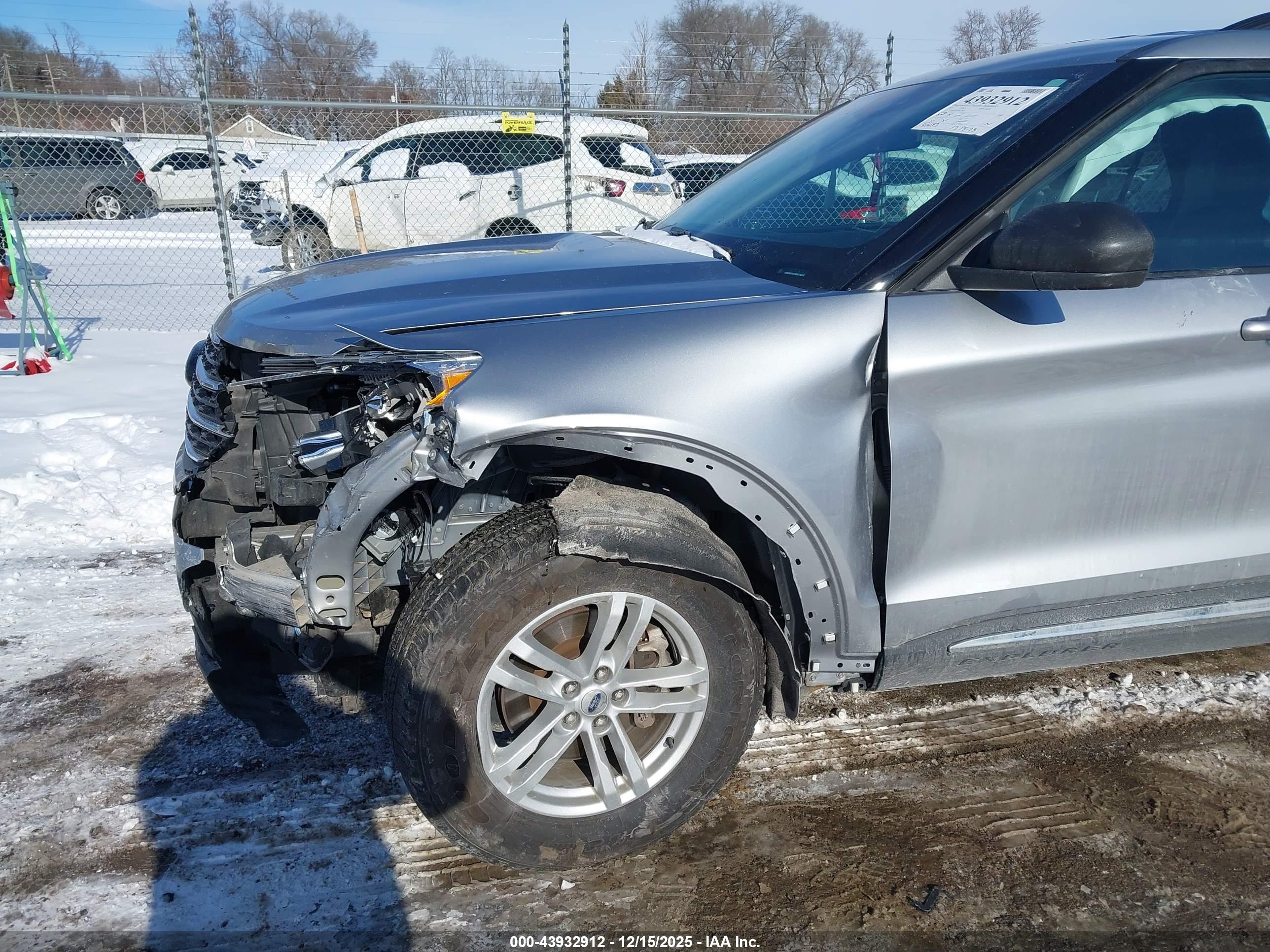 FORD EXPLORER image 6