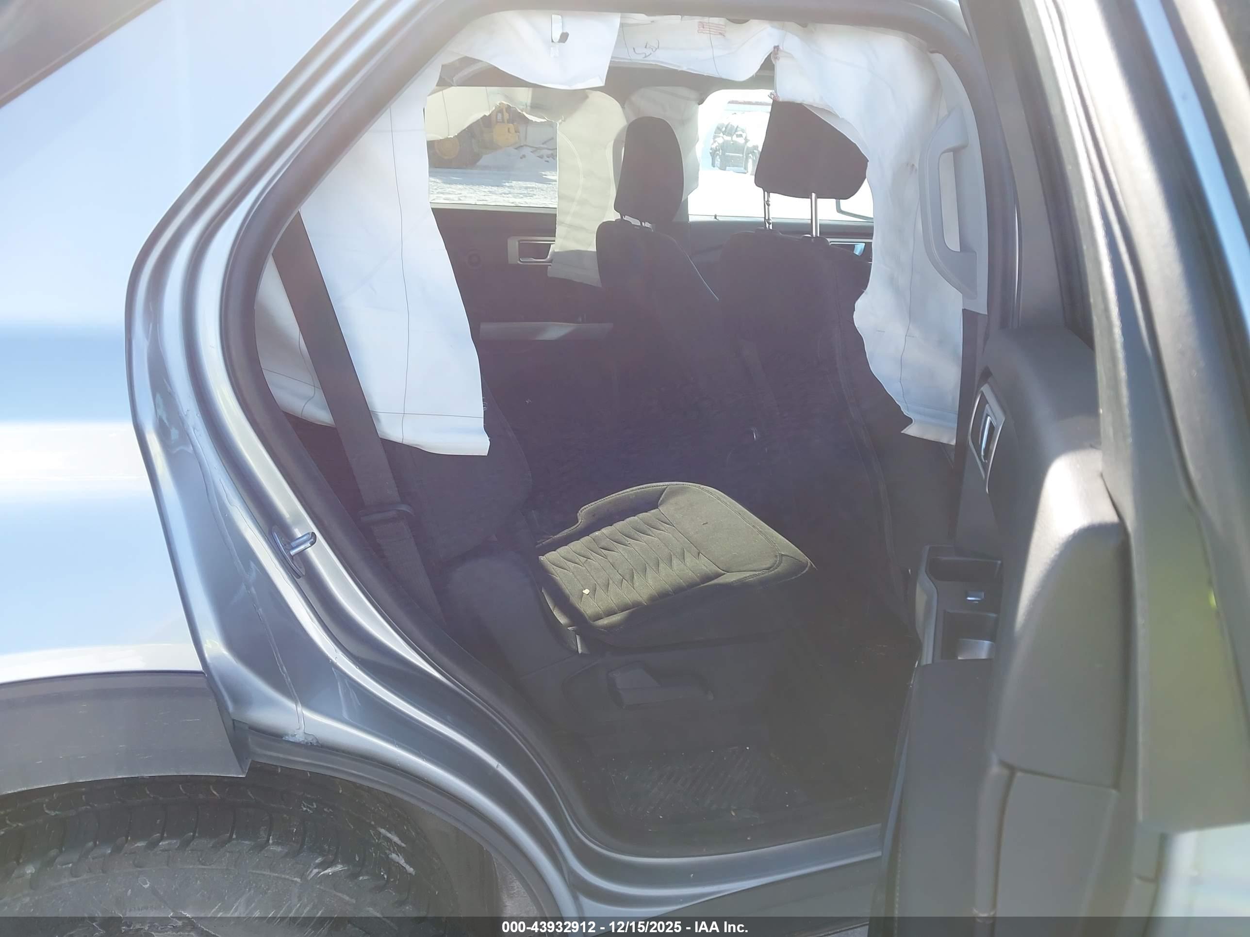 FORD EXPLORER image 8
