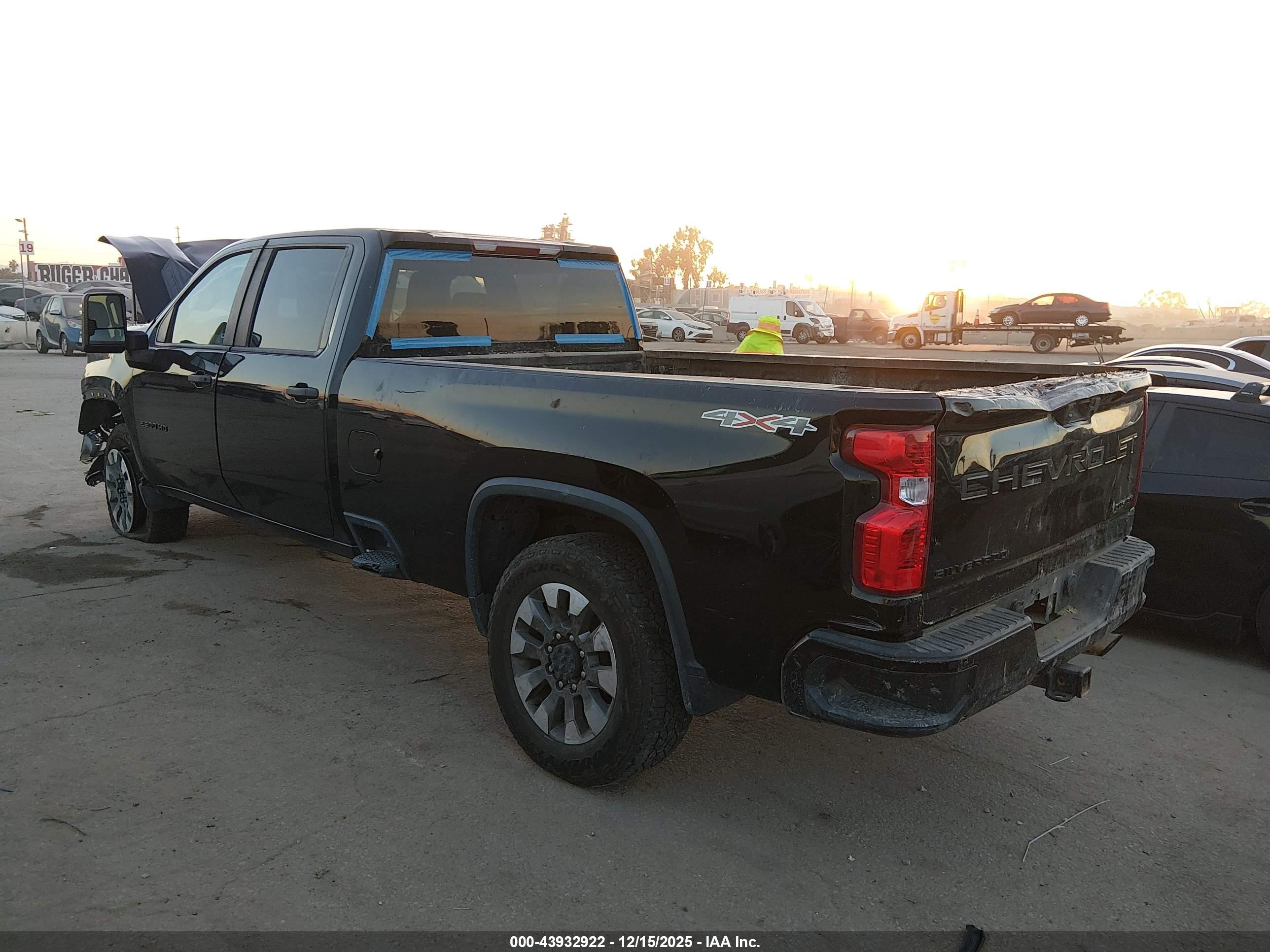 CHEVROLET SILVERADO image 3