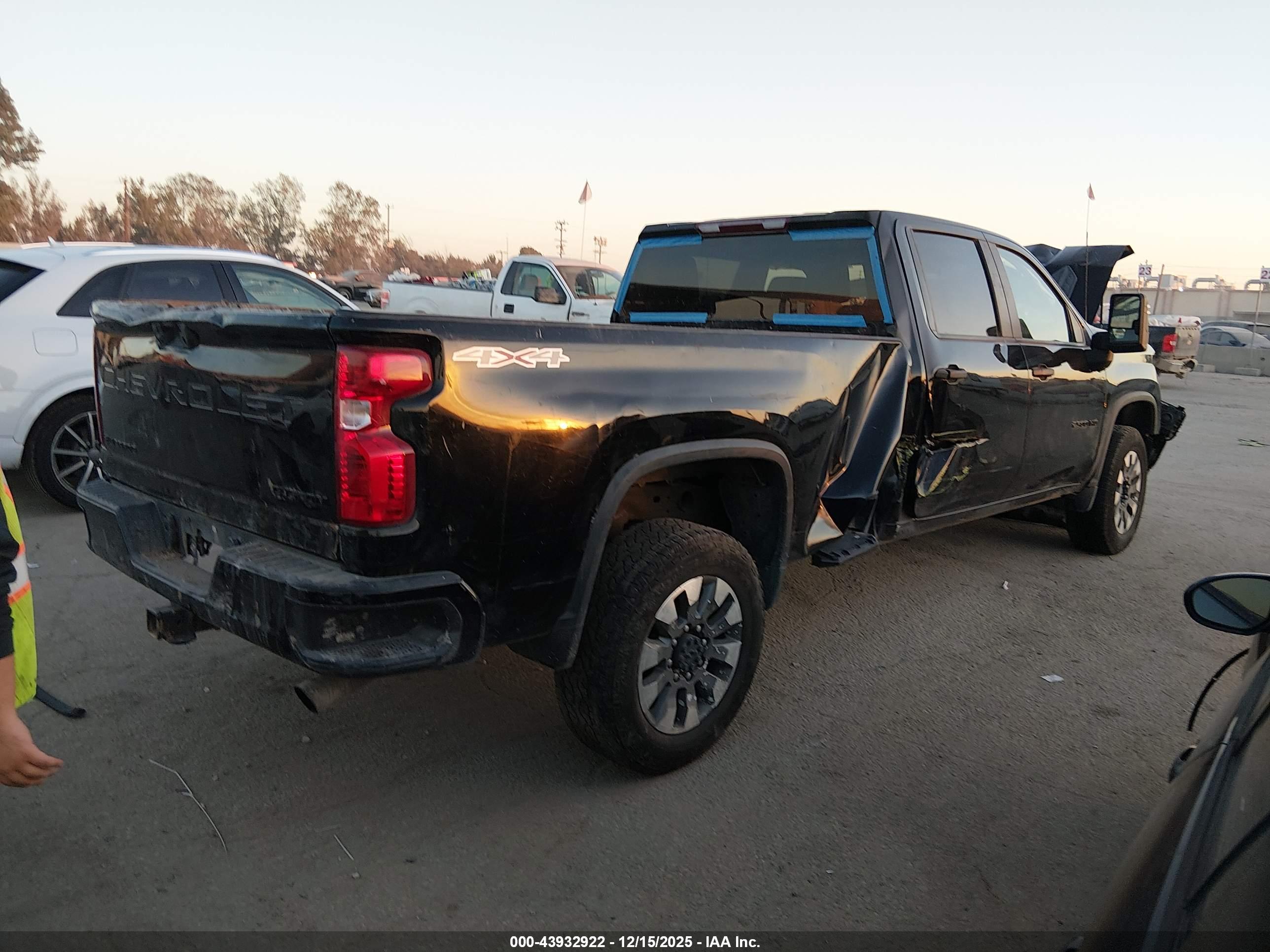 CHEVROLET SILVERADO image 4