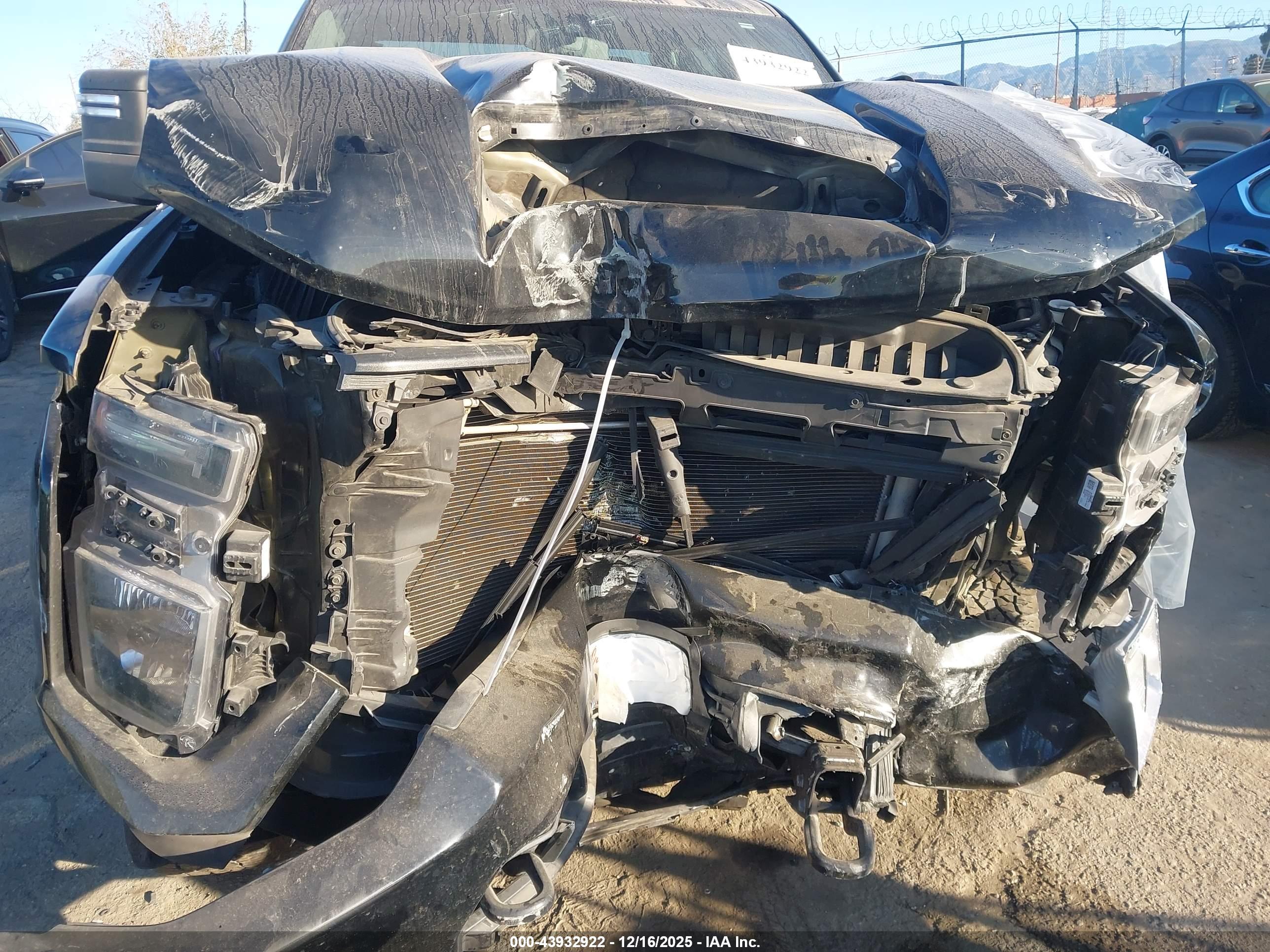 CHEVROLET SILVERADO image 6