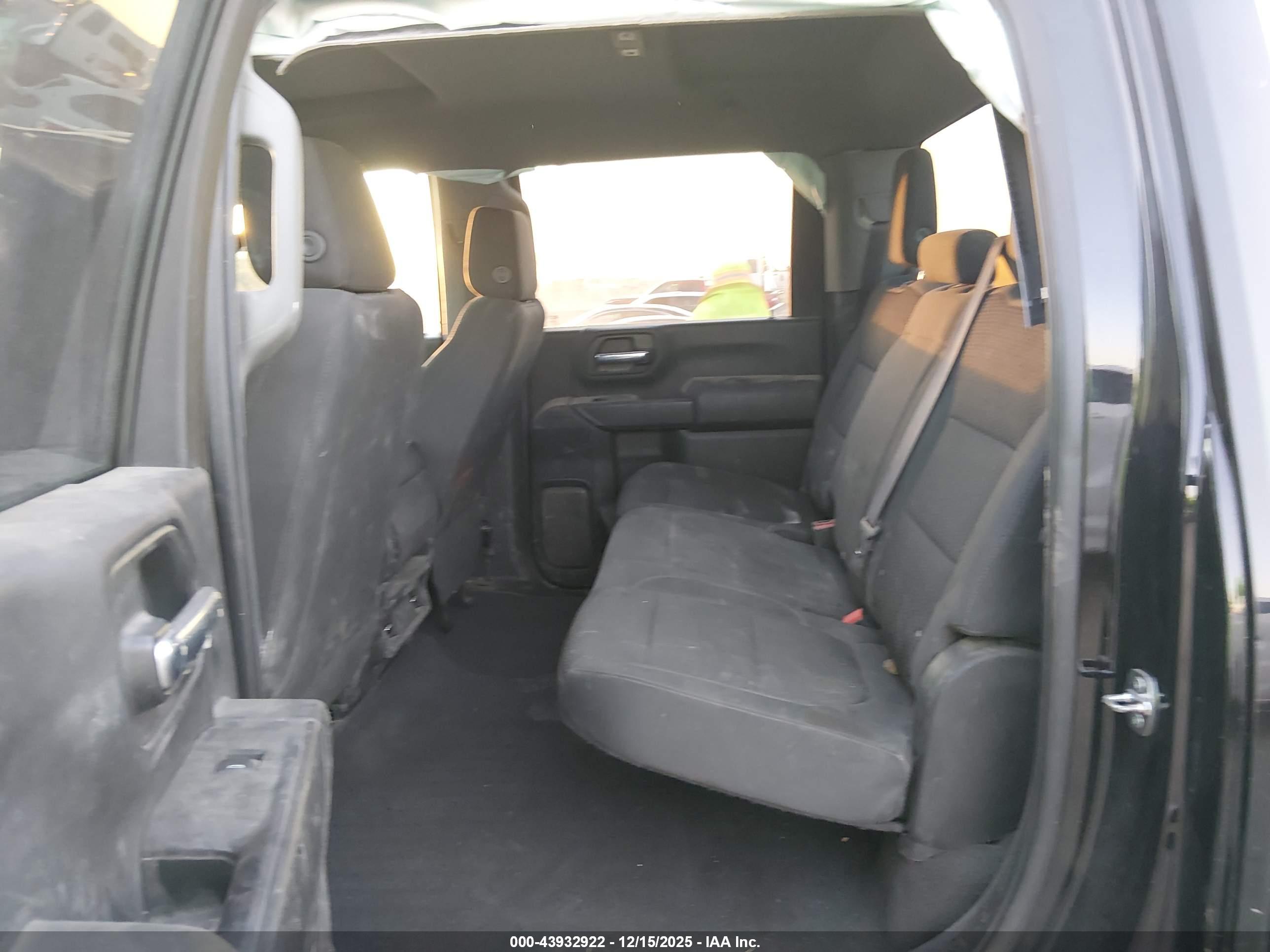 CHEVROLET SILVERADO image 8