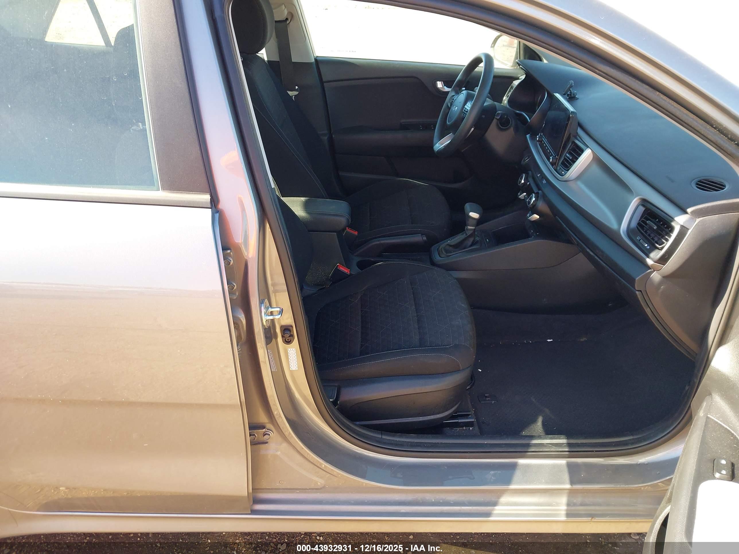 KIA RIO image 5