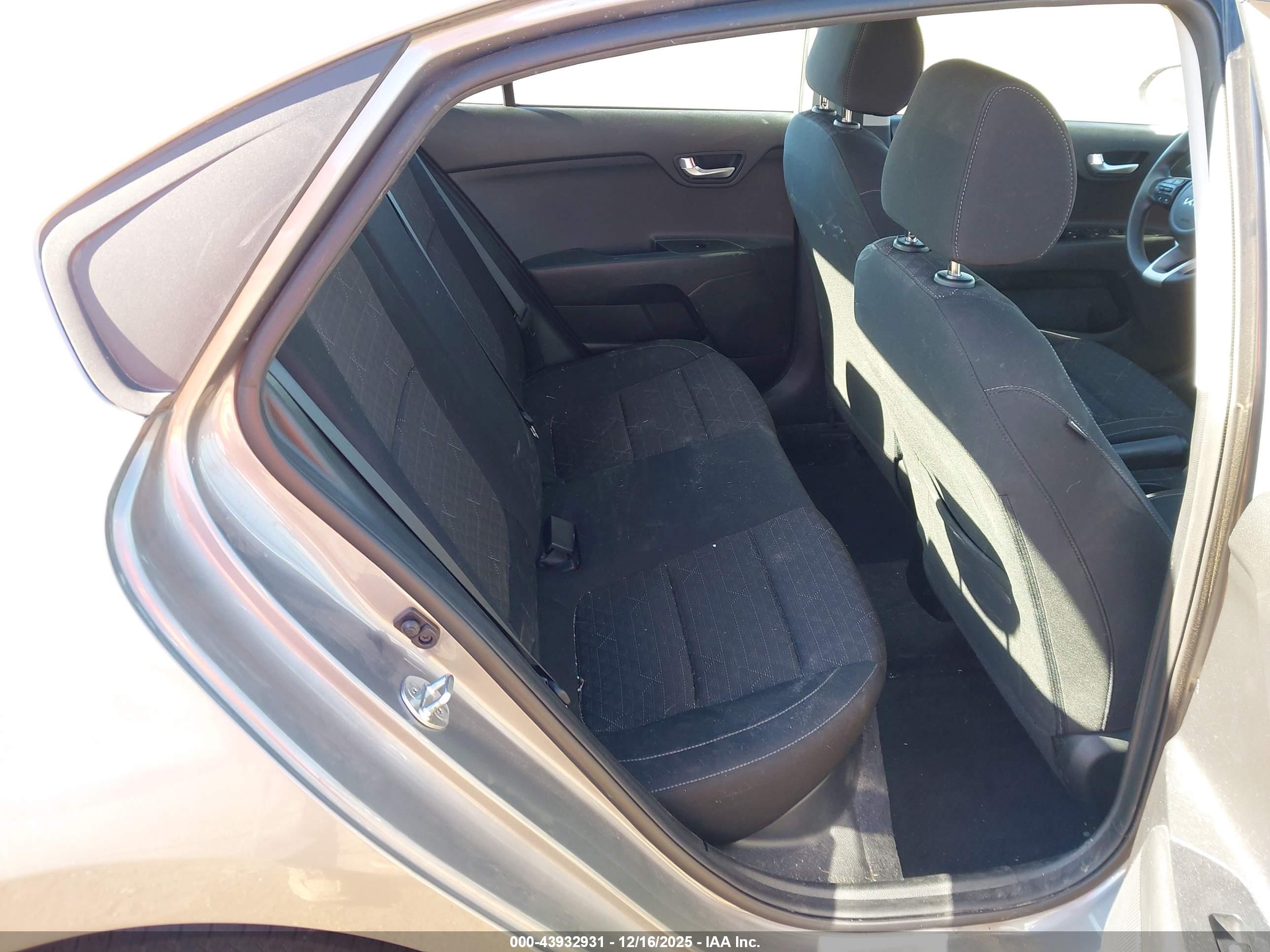 KIA RIO image 8