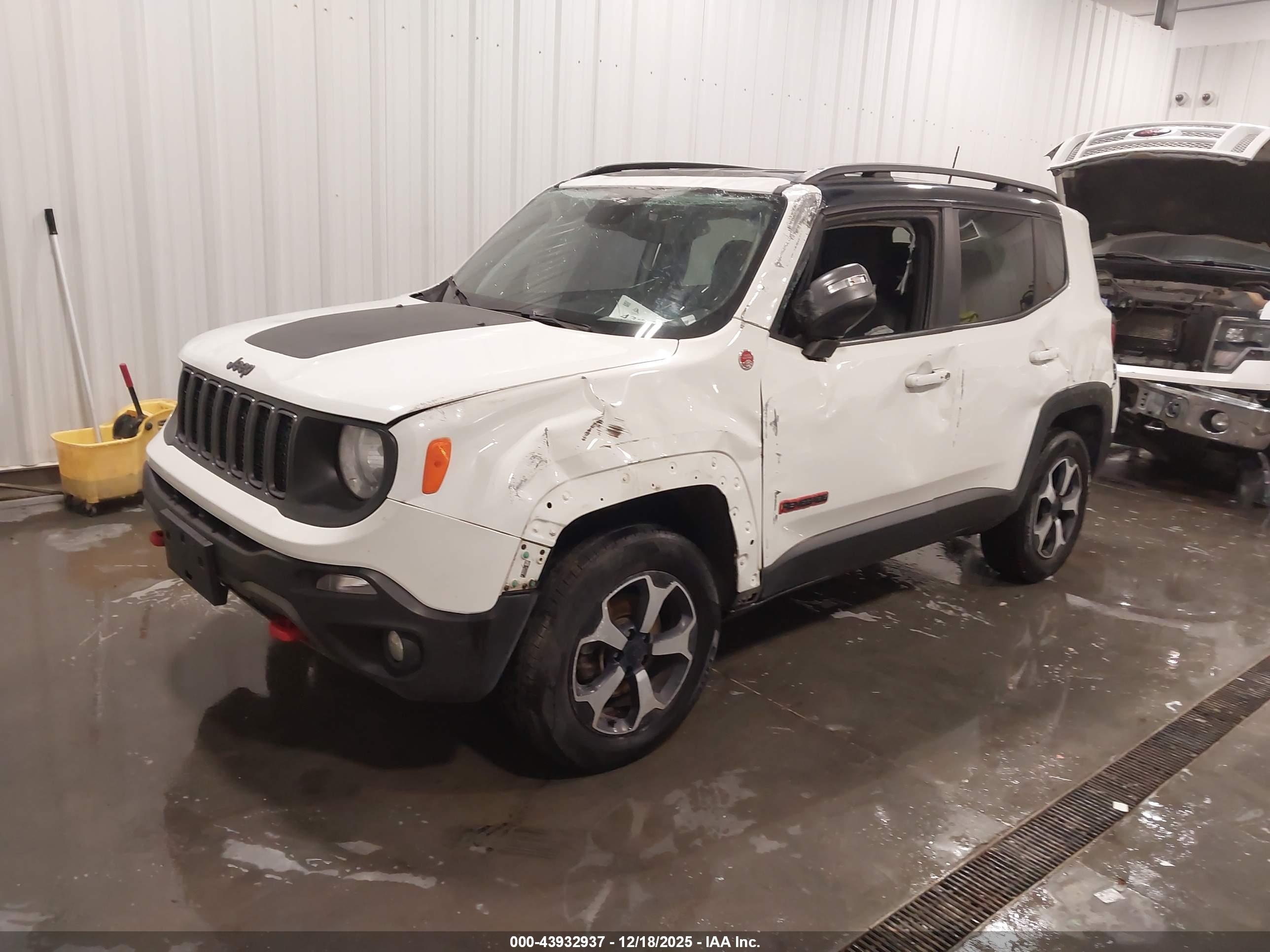 JEEP RENEGADE image 2