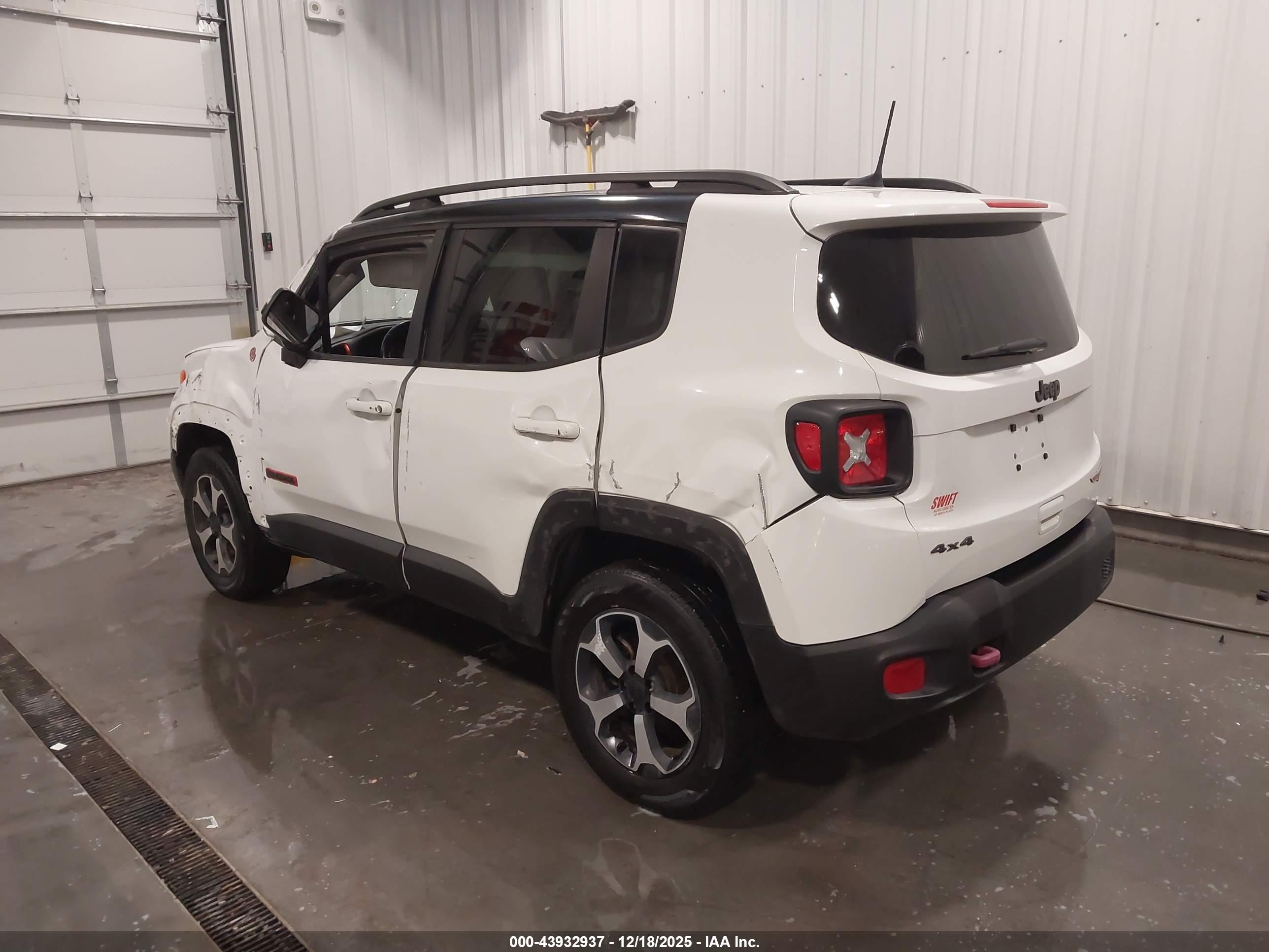JEEP RENEGADE image 3