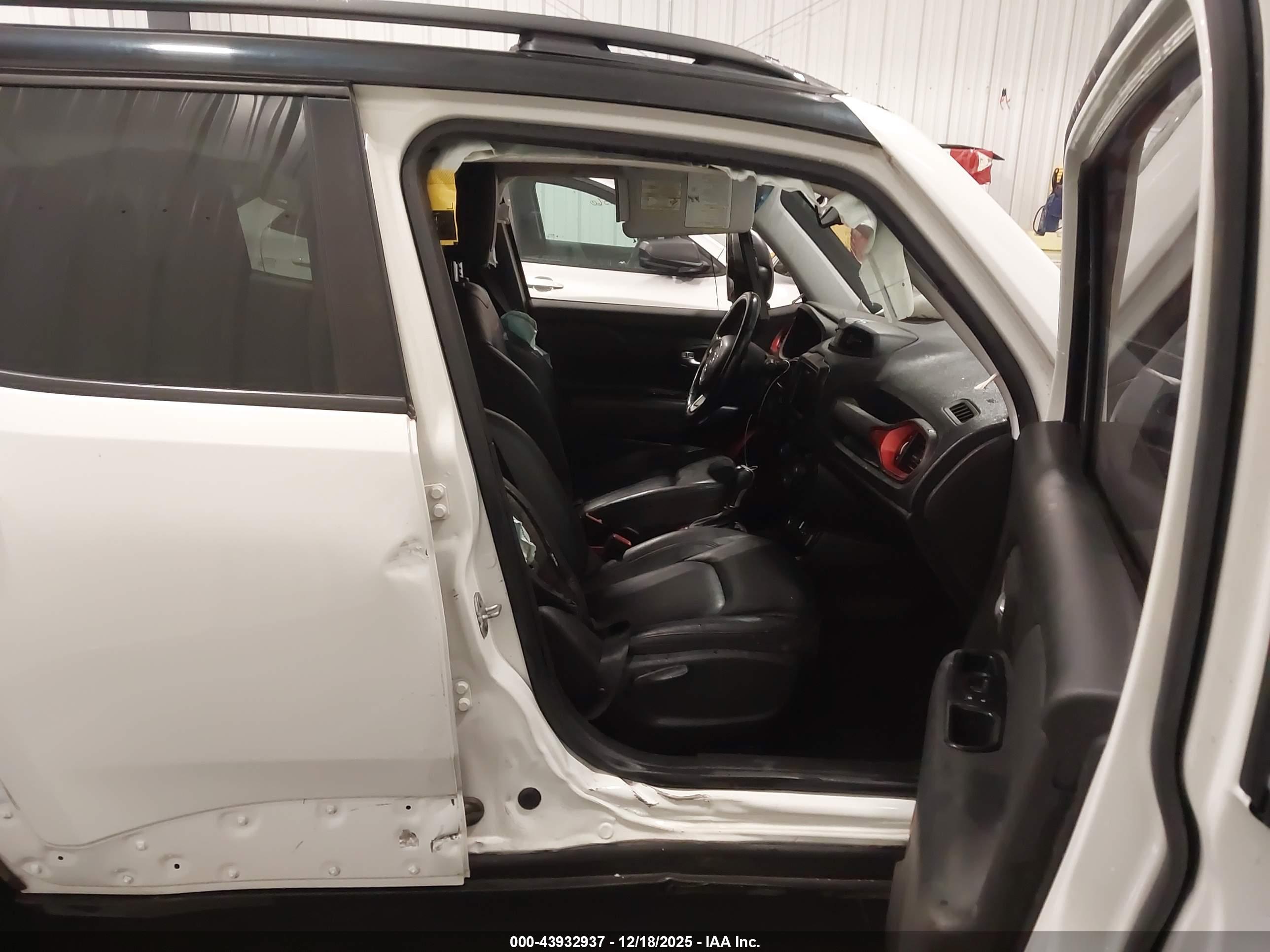 JEEP RENEGADE image 5
