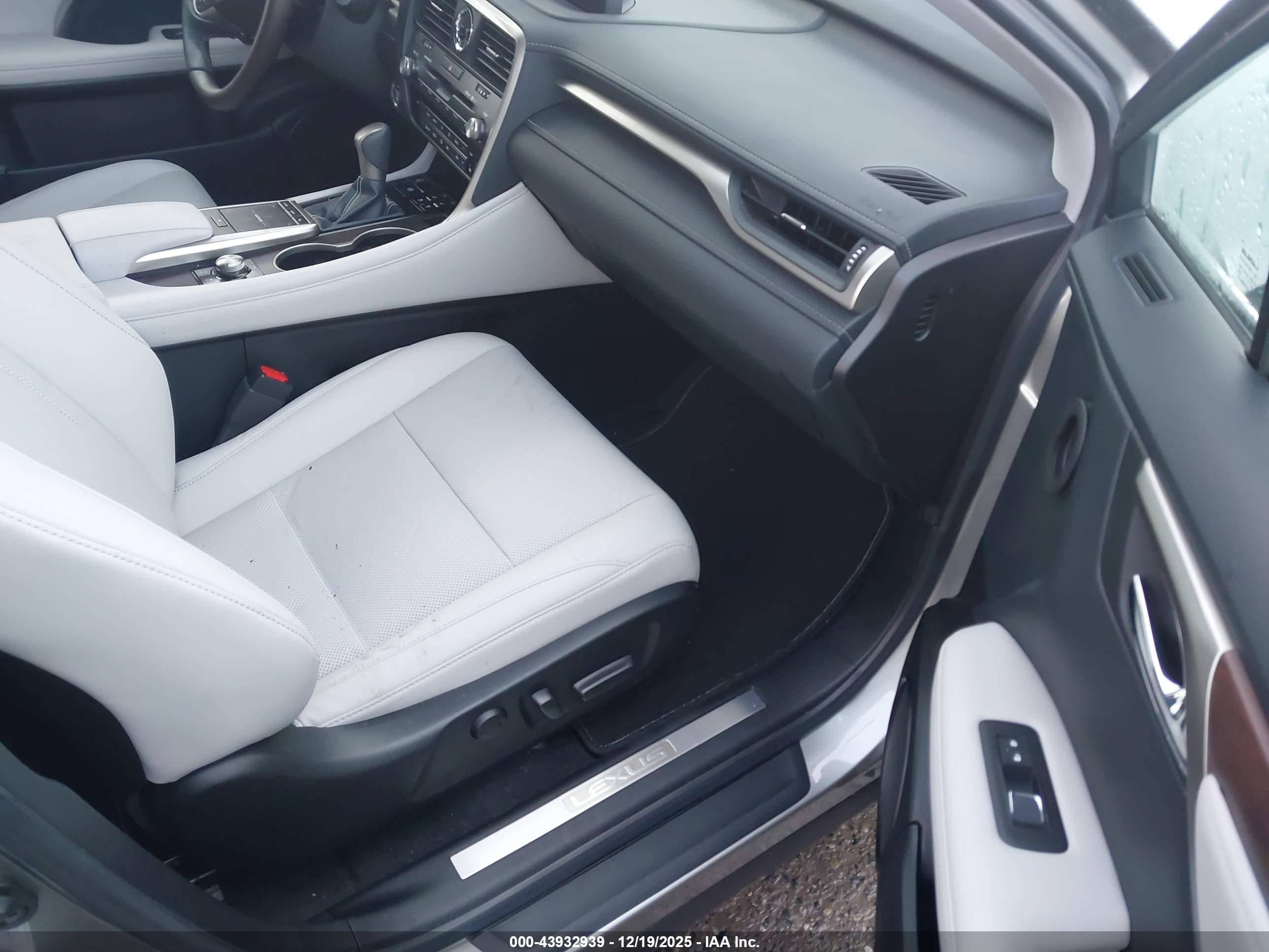 LEXUS RX image 5