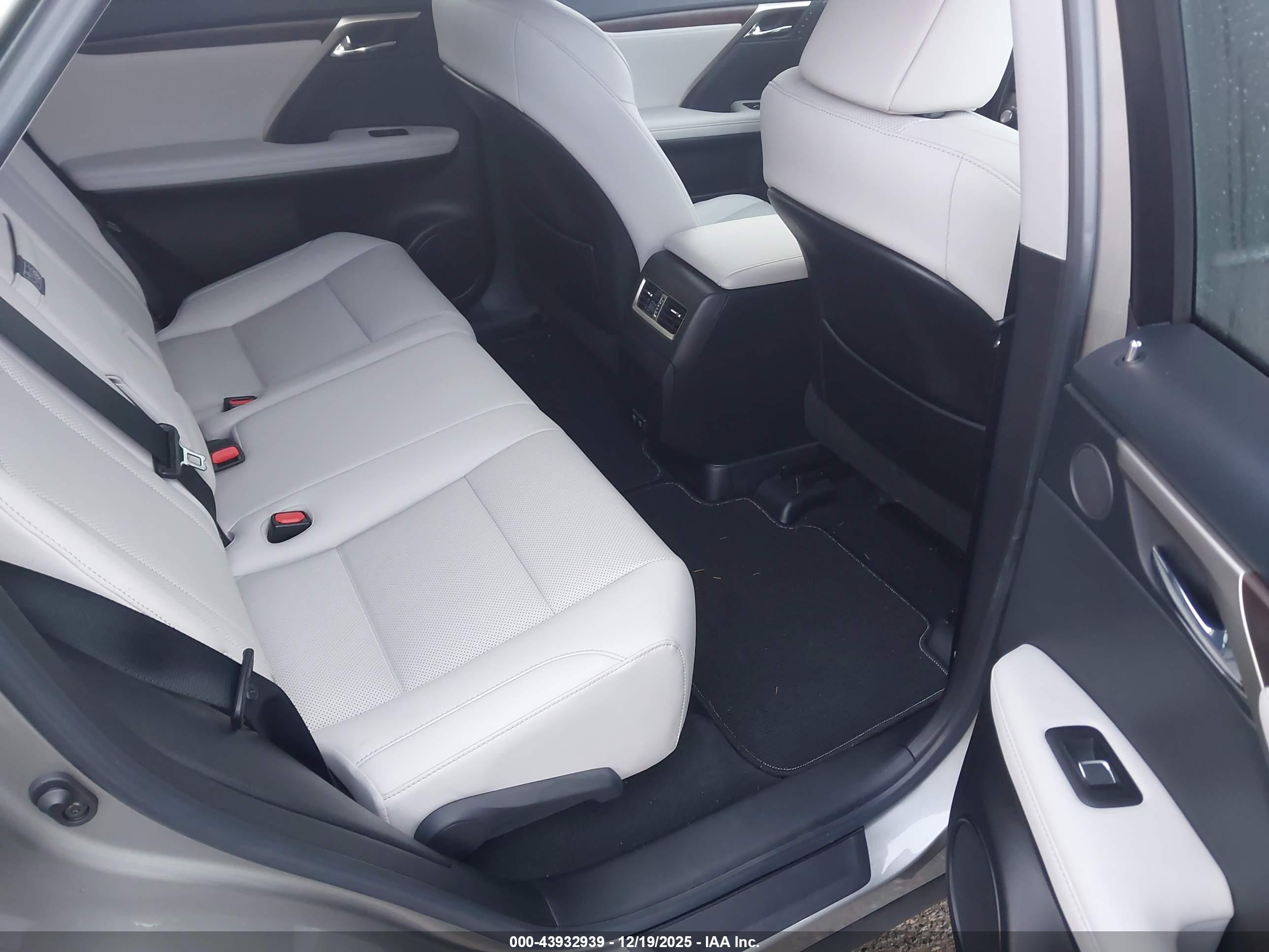 LEXUS RX image 8