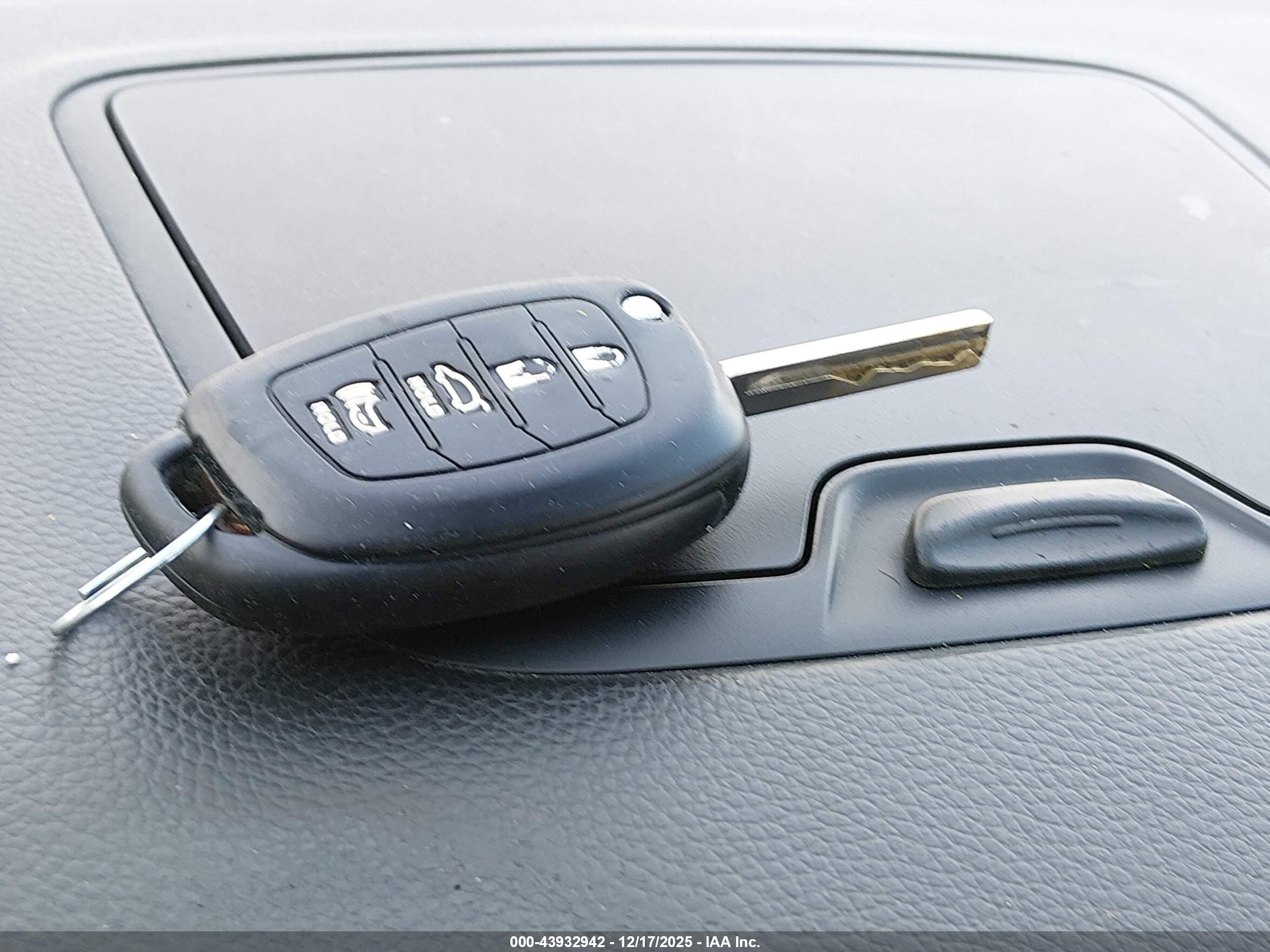 HYUNDAI SANTA image 11