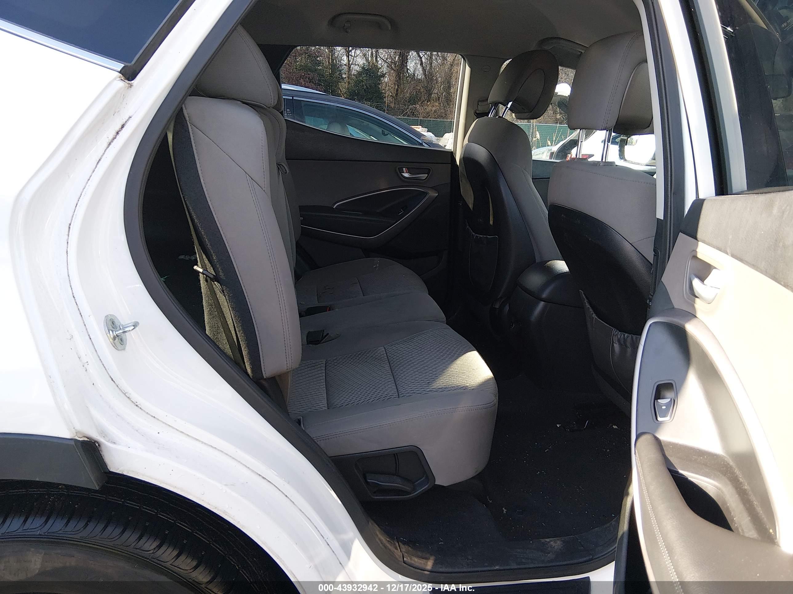 HYUNDAI SANTA image 8