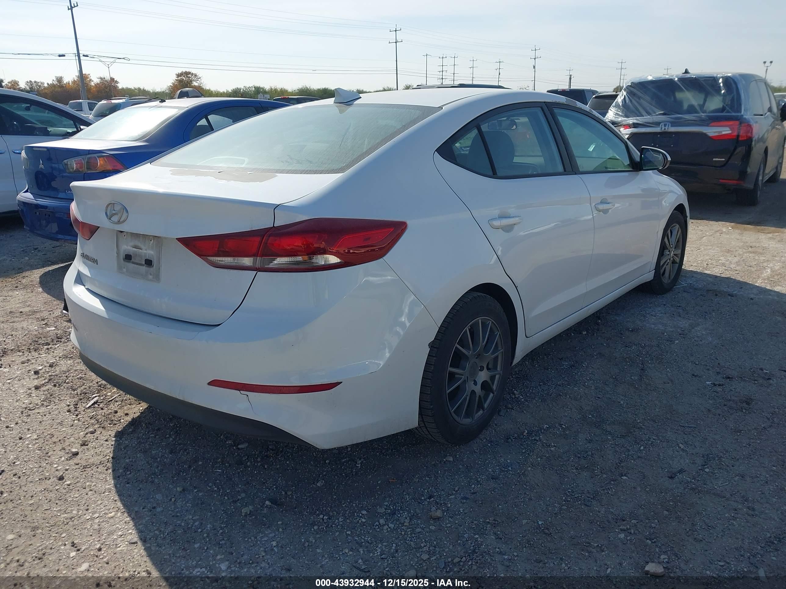 HYUNDAI ELANTRA image 4