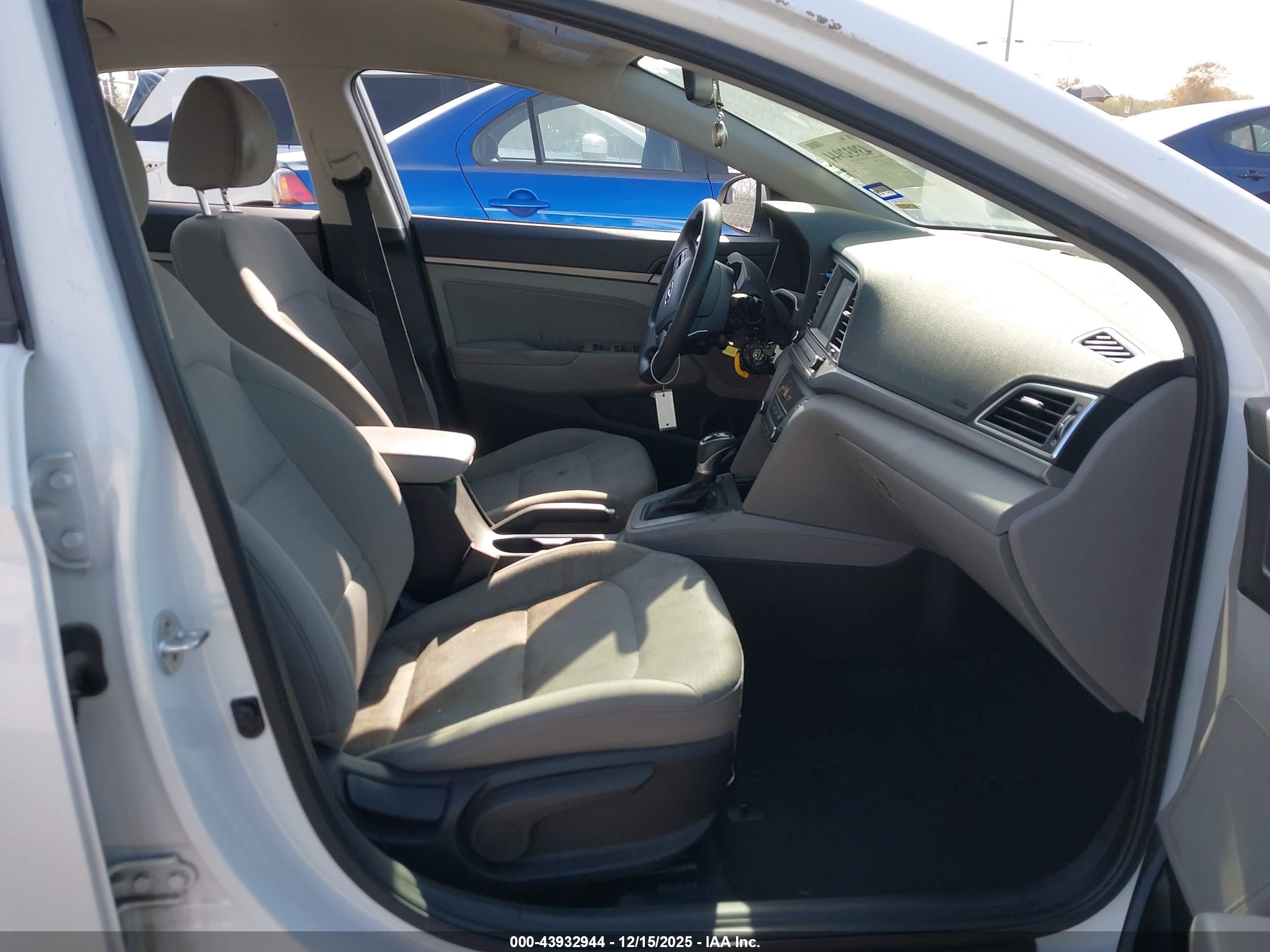 HYUNDAI ELANTRA image 5