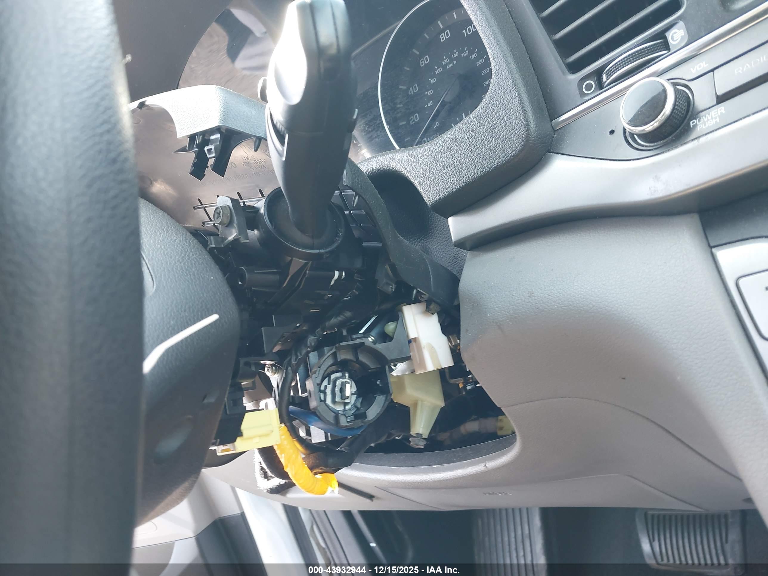 HYUNDAI ELANTRA image 6