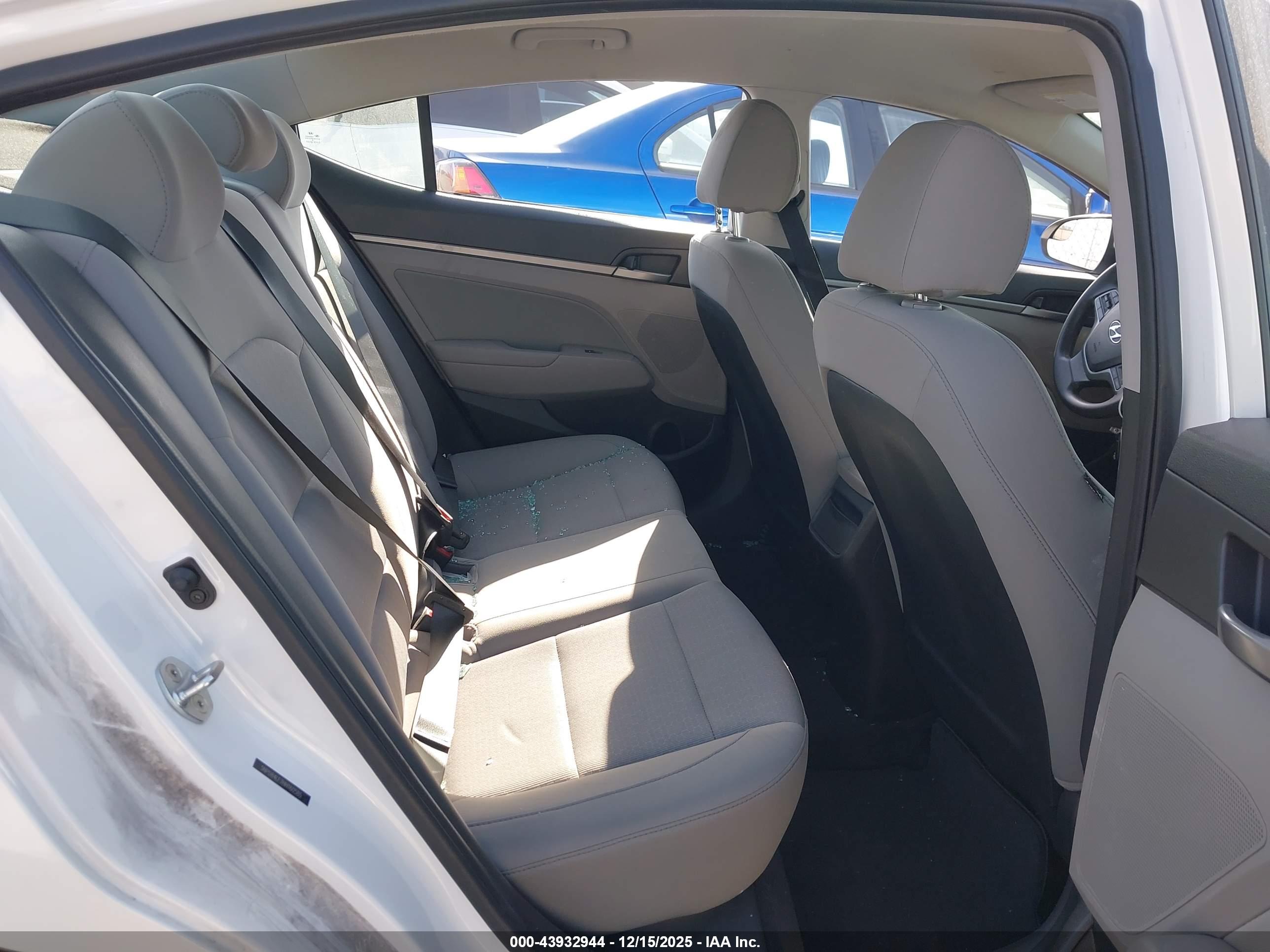 HYUNDAI ELANTRA image 8