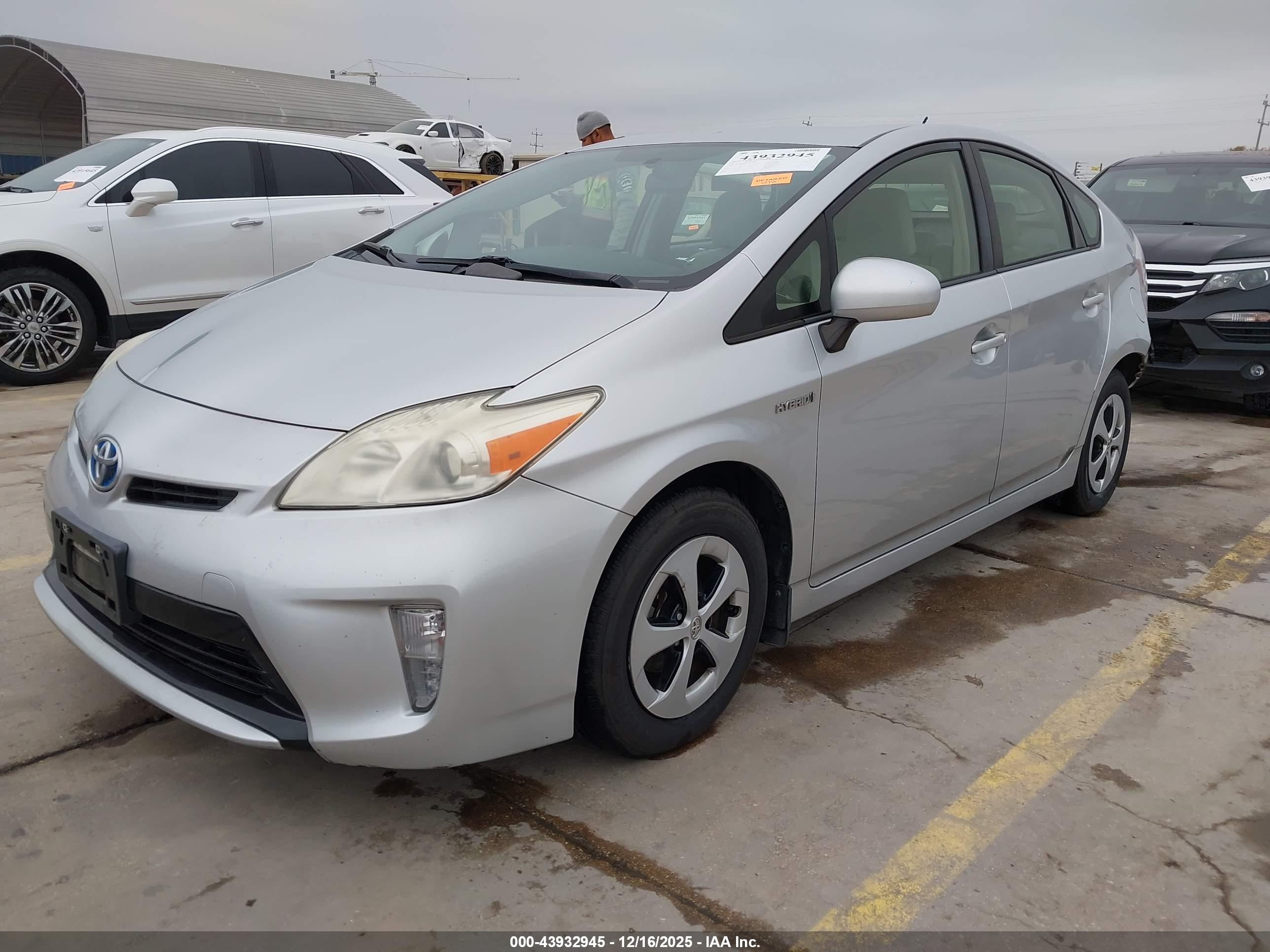 TOYOTA PRIUS image 2