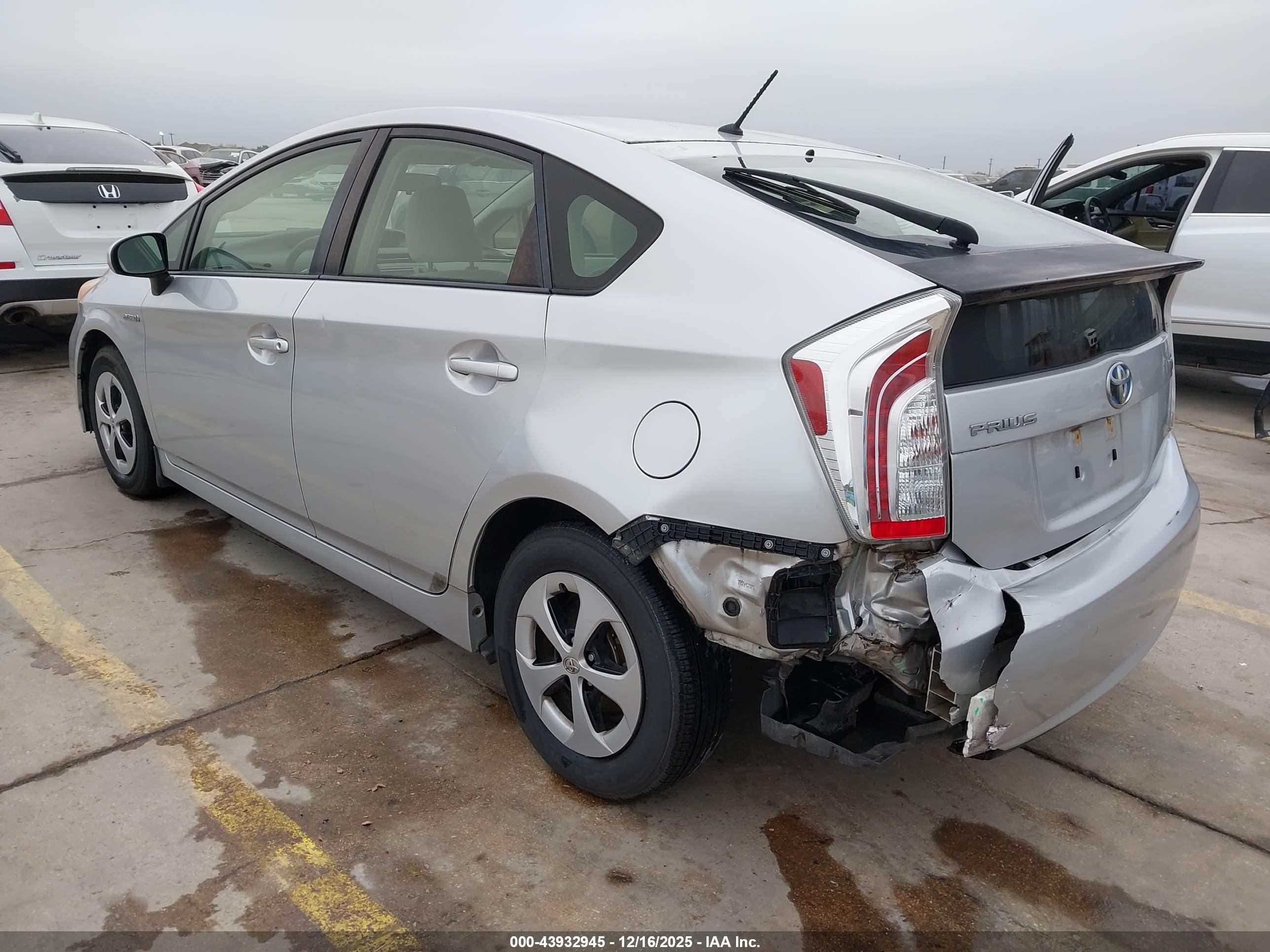 TOYOTA PRIUS image 3